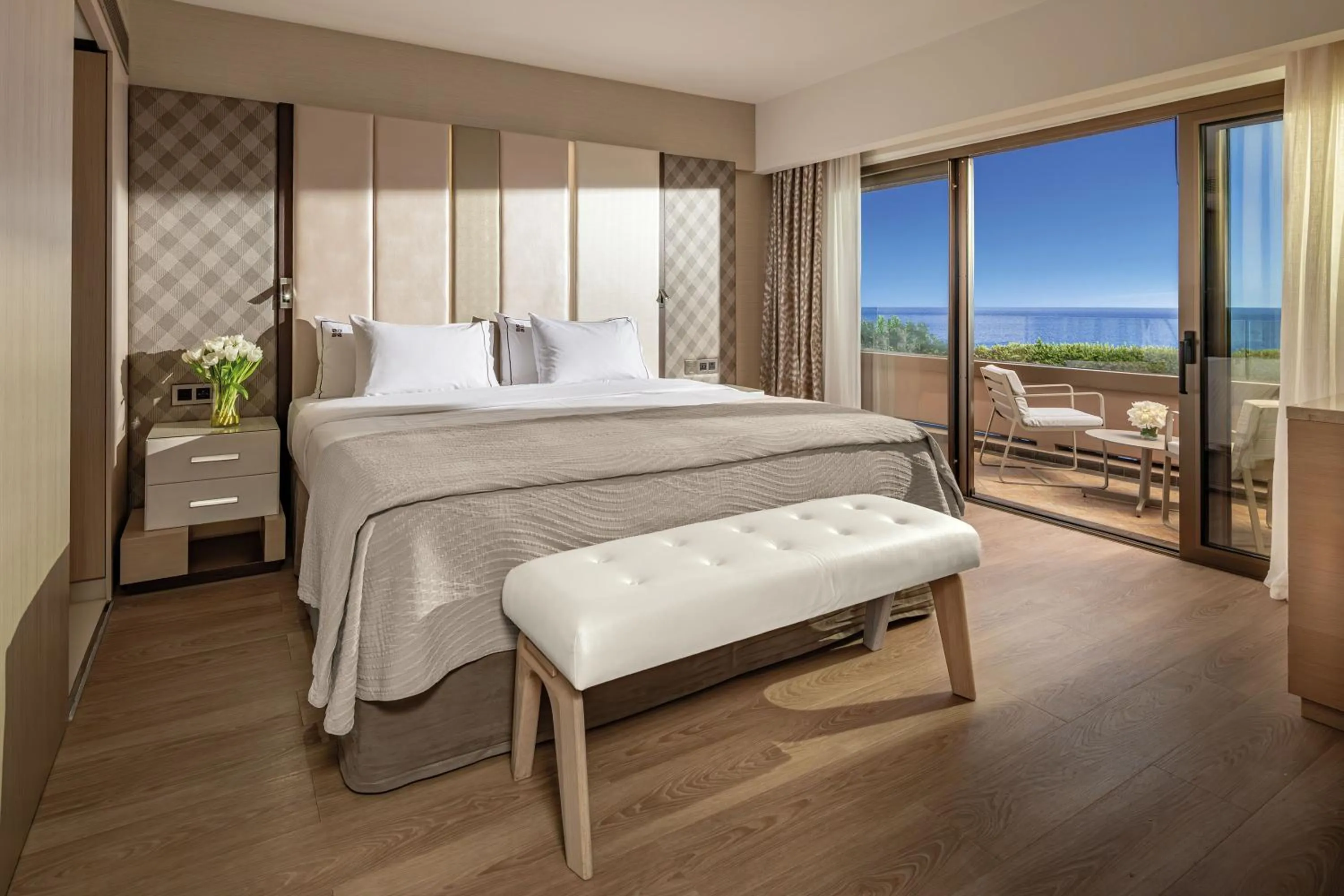 Bedroom, Bed in Four Seasons Hotel