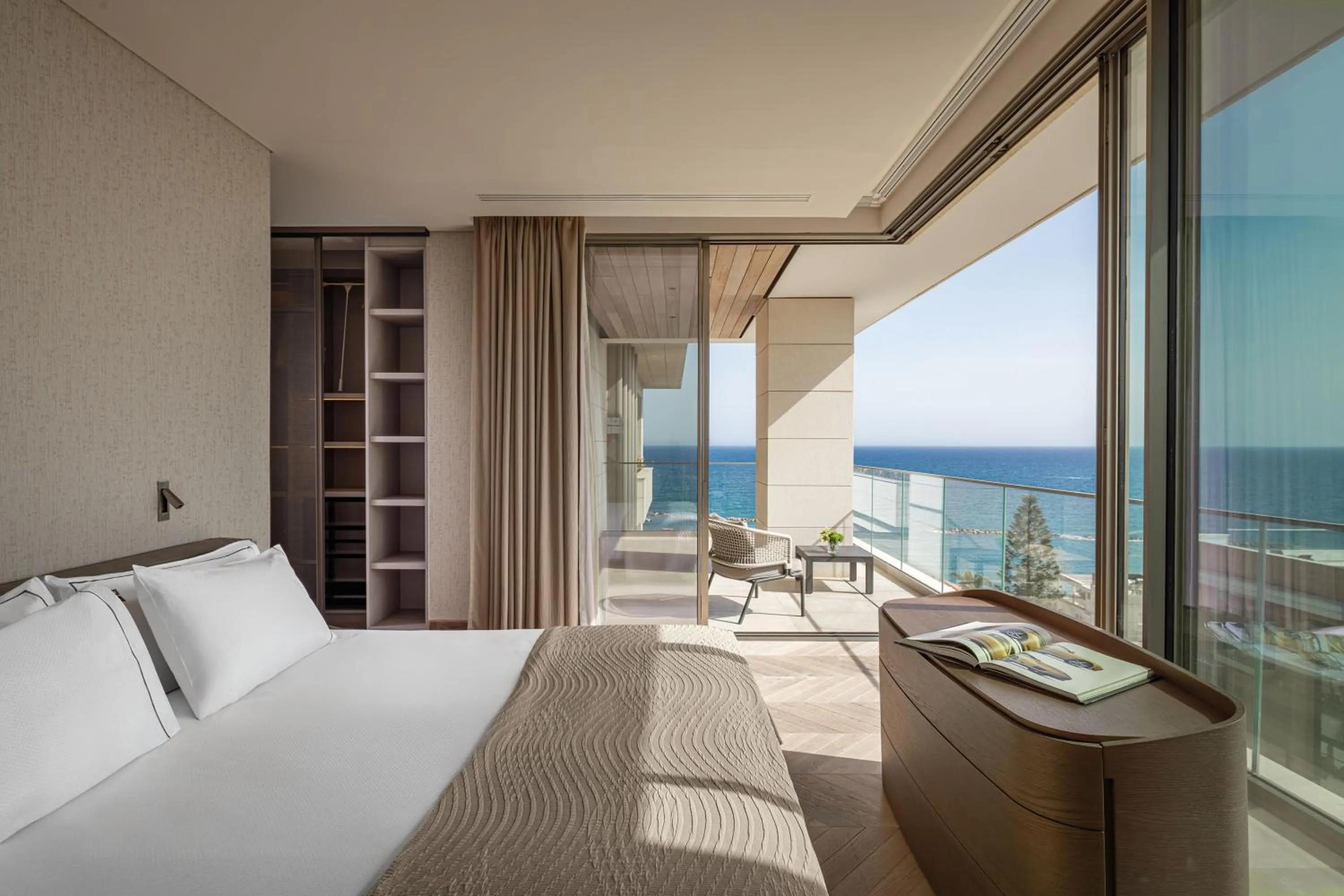 Bedroom, Bed in Four Seasons Hotel