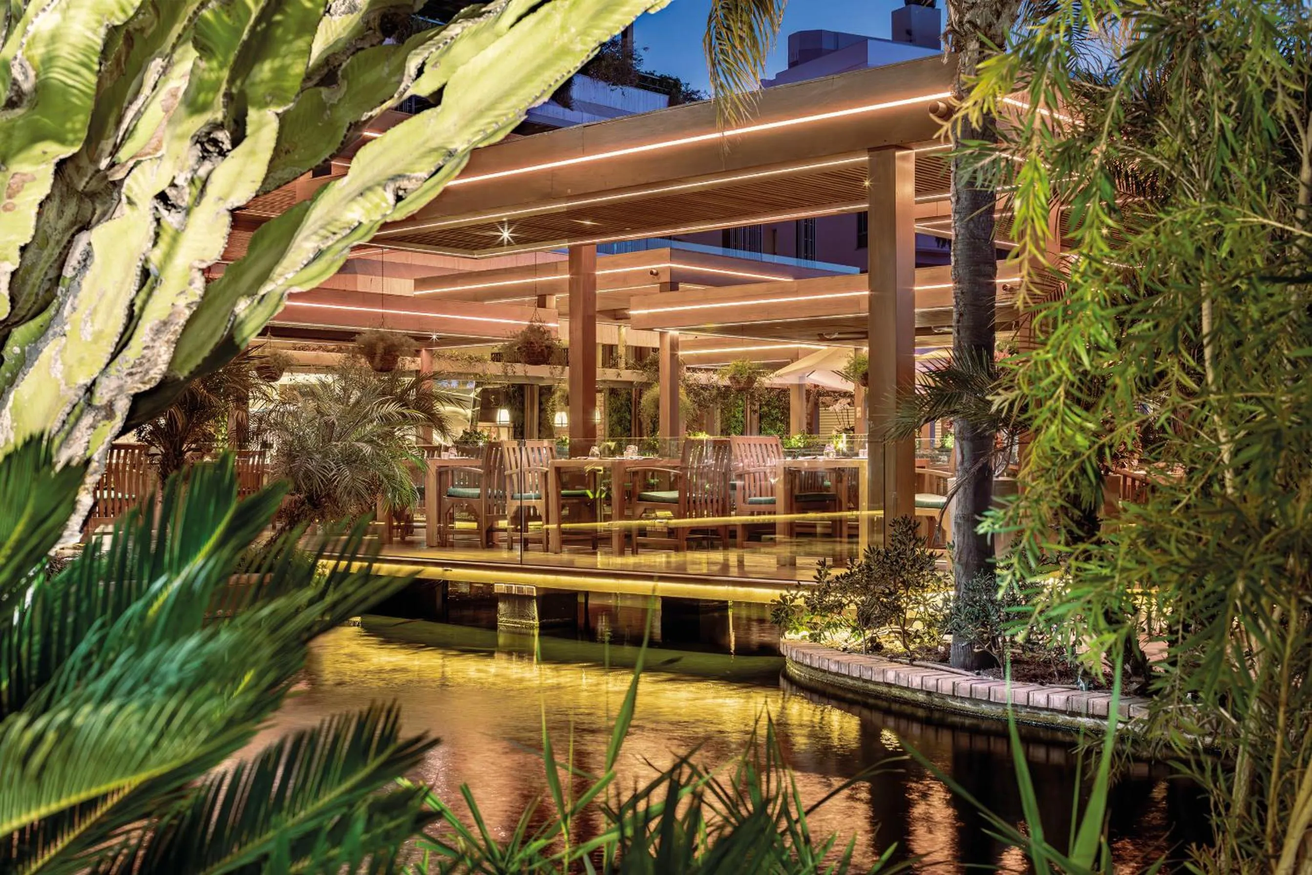 Restaurant/places to eat in Four Seasons Hotel