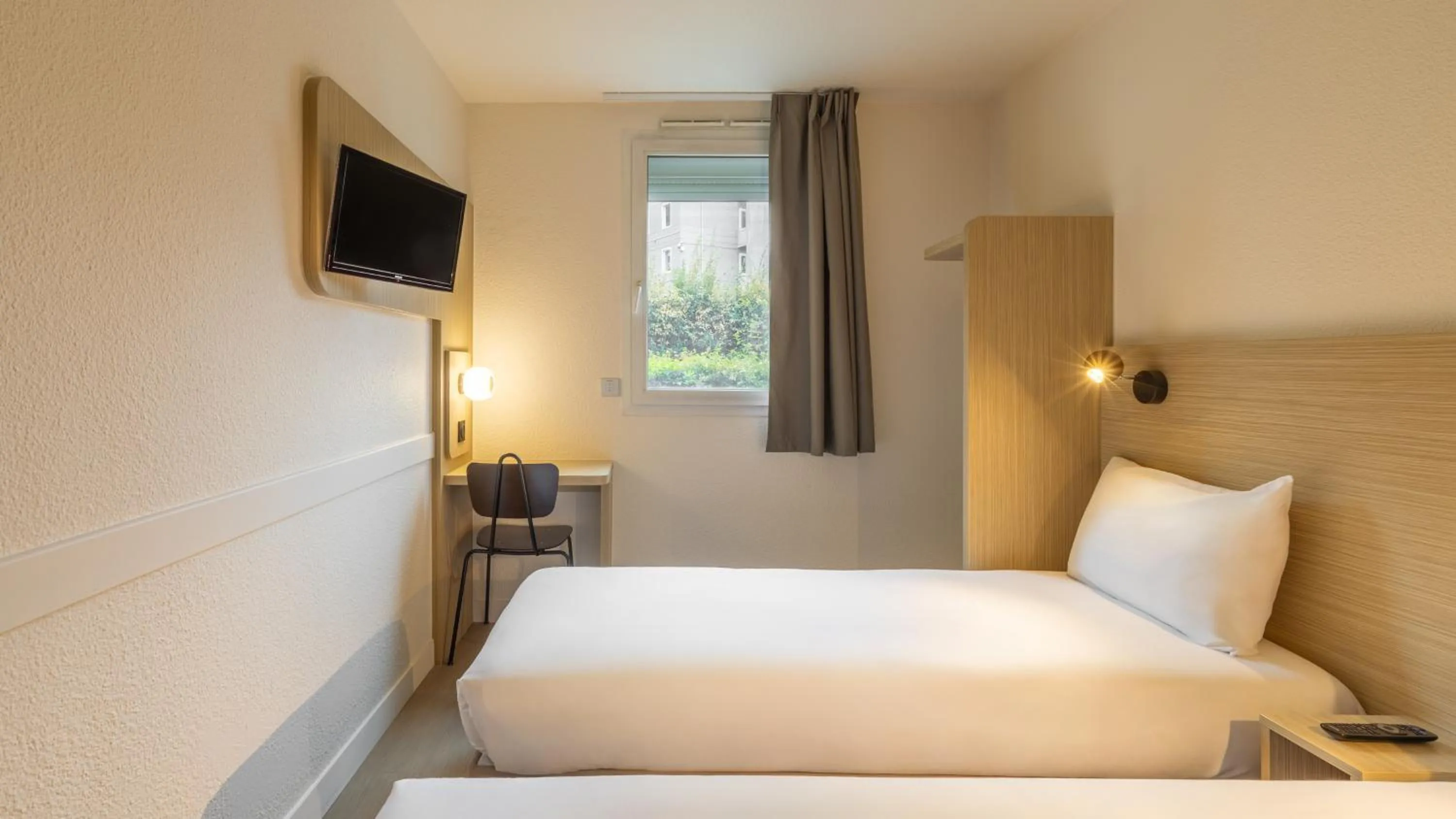 Photo of the whole room, Bed in Premiere Classe Marne La Vallee - Saint Thibault Des Vignes