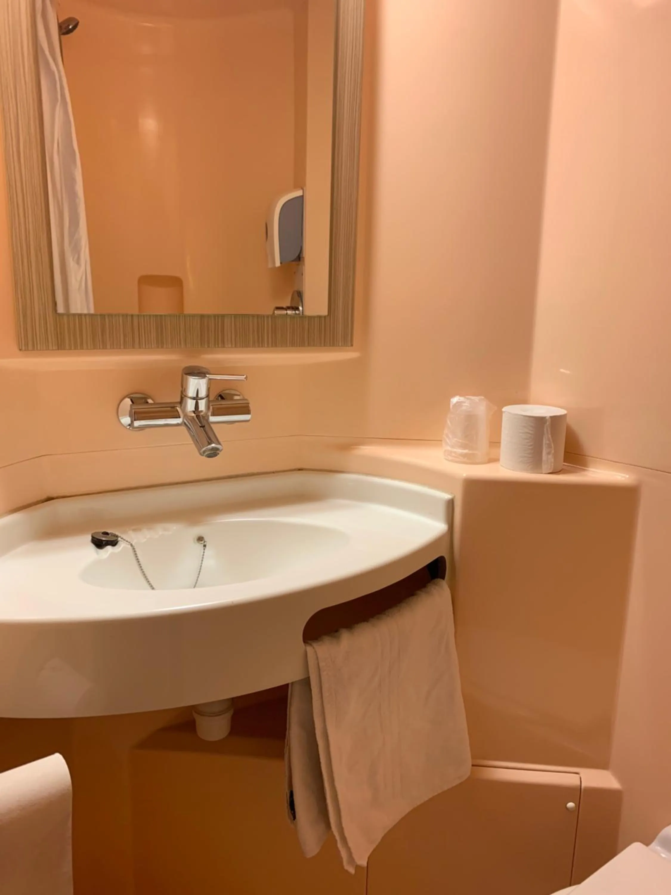 Bathroom in Premiere Classe Marne La Vallee - Saint Thibault Des Vignes