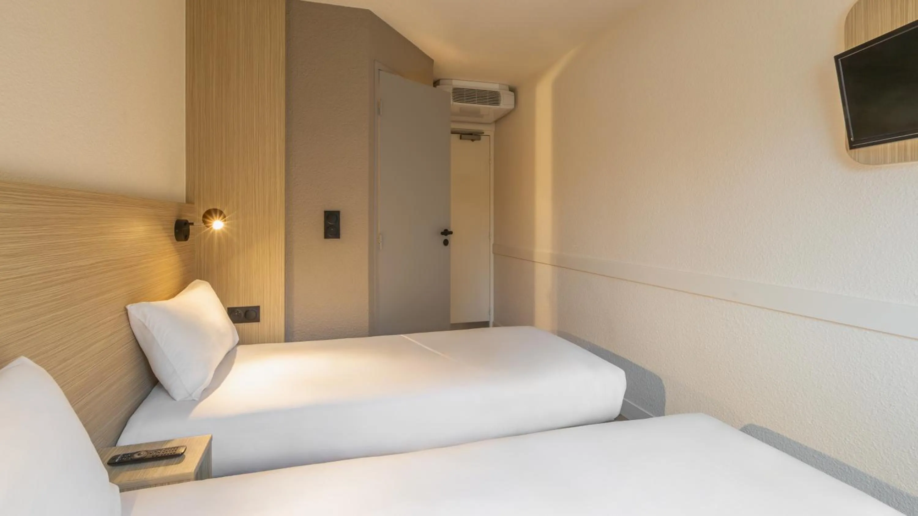 Photo of the whole room, Bed in Premiere Classe Marne La Vallee - Saint Thibault Des Vignes