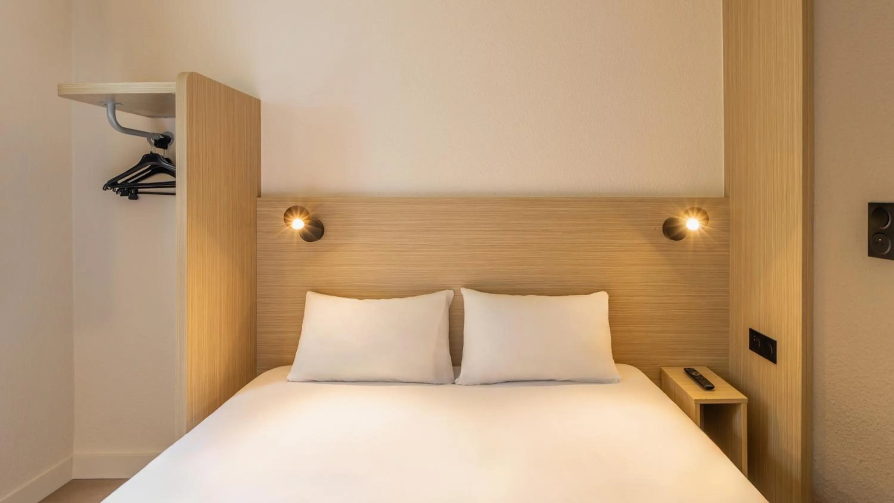 Photo of the whole room, Bed in Premiere Classe Marne La Vallee - Saint Thibault Des Vignes