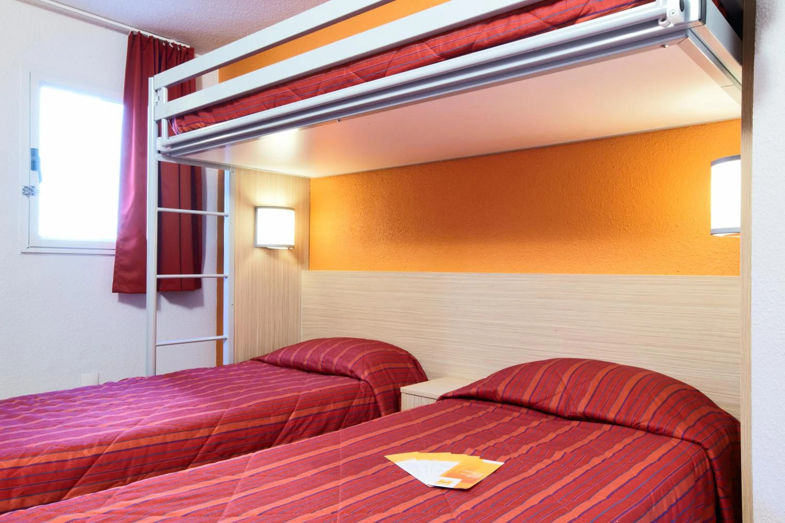 Photo of the whole room, Bed in Premiere Classe Marne La Vallee - Saint Thibault Des Vignes