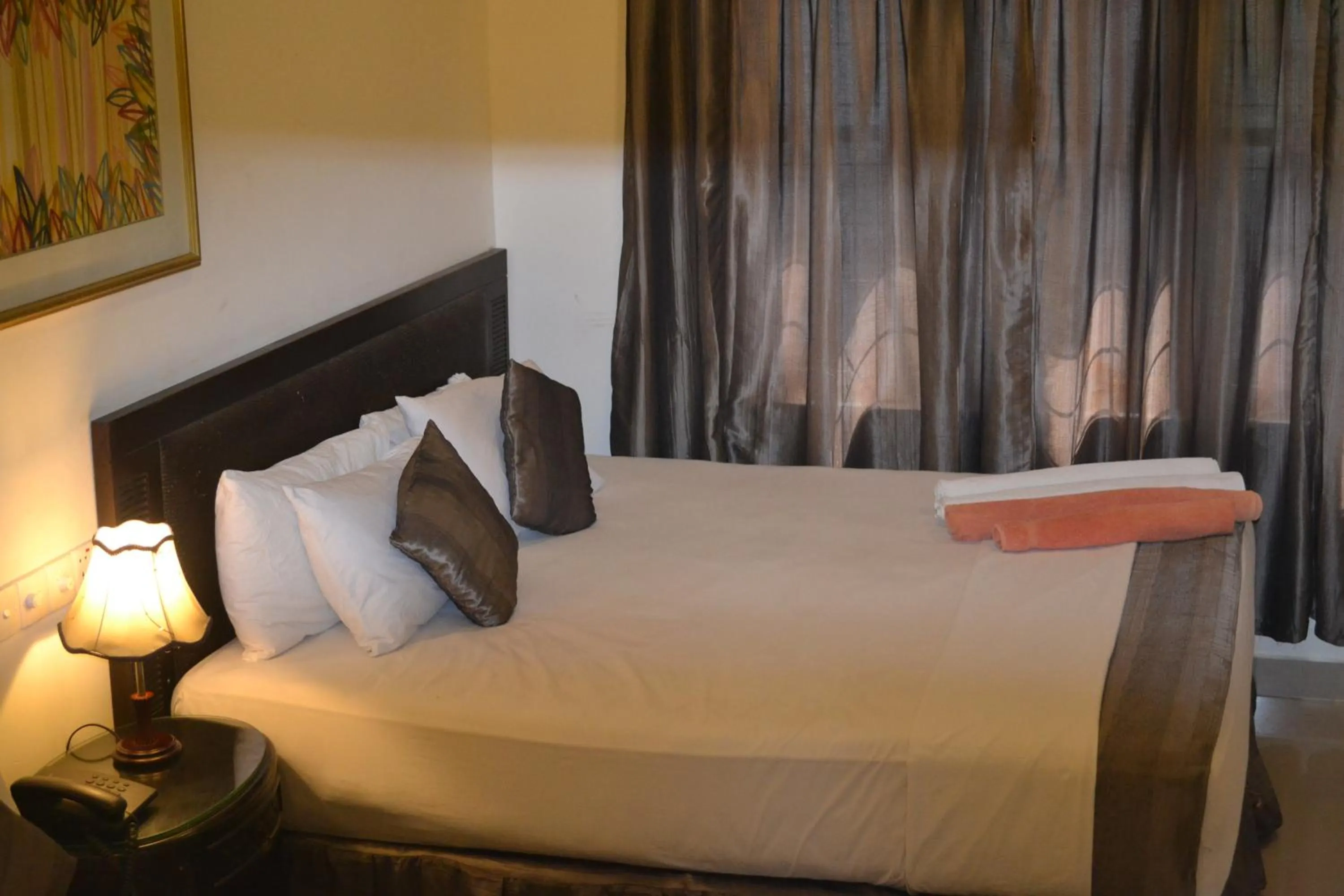 Bedroom, Bed in Green Grass Hotel & Restaurant