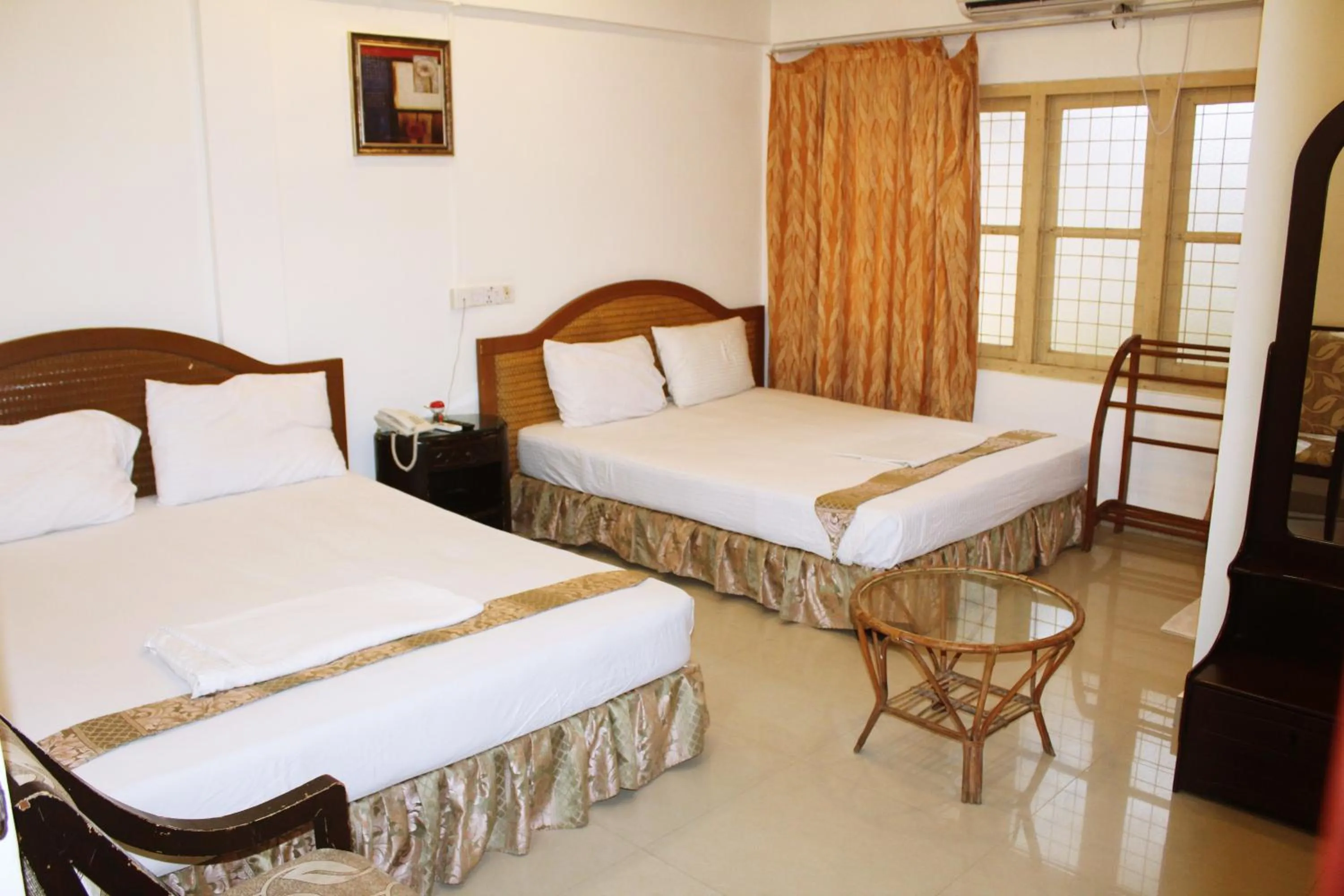 Bedroom, Bed in Green Grass Hotel & Restaurant