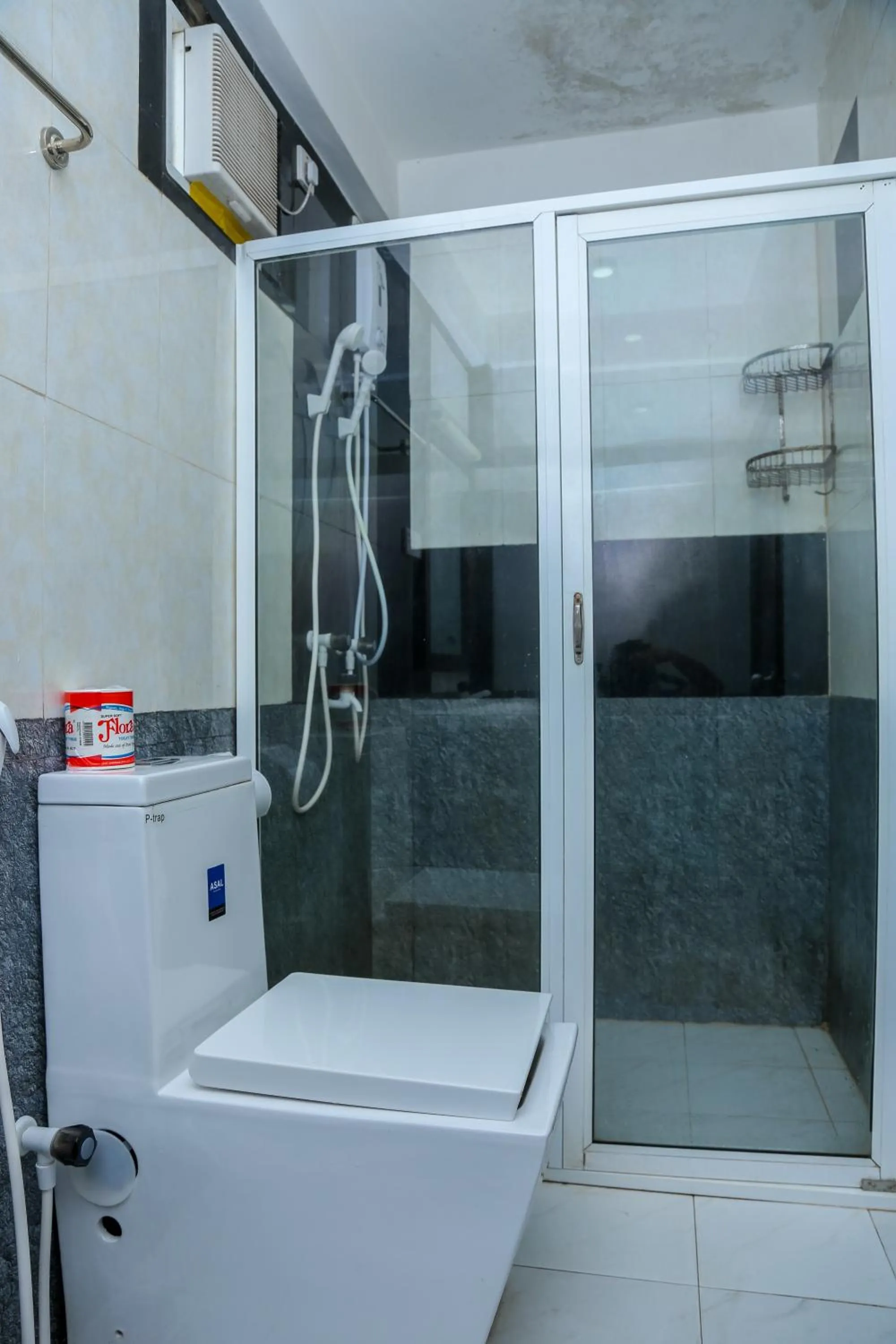 Bathroom in Green Grass Hotel & Restaurant