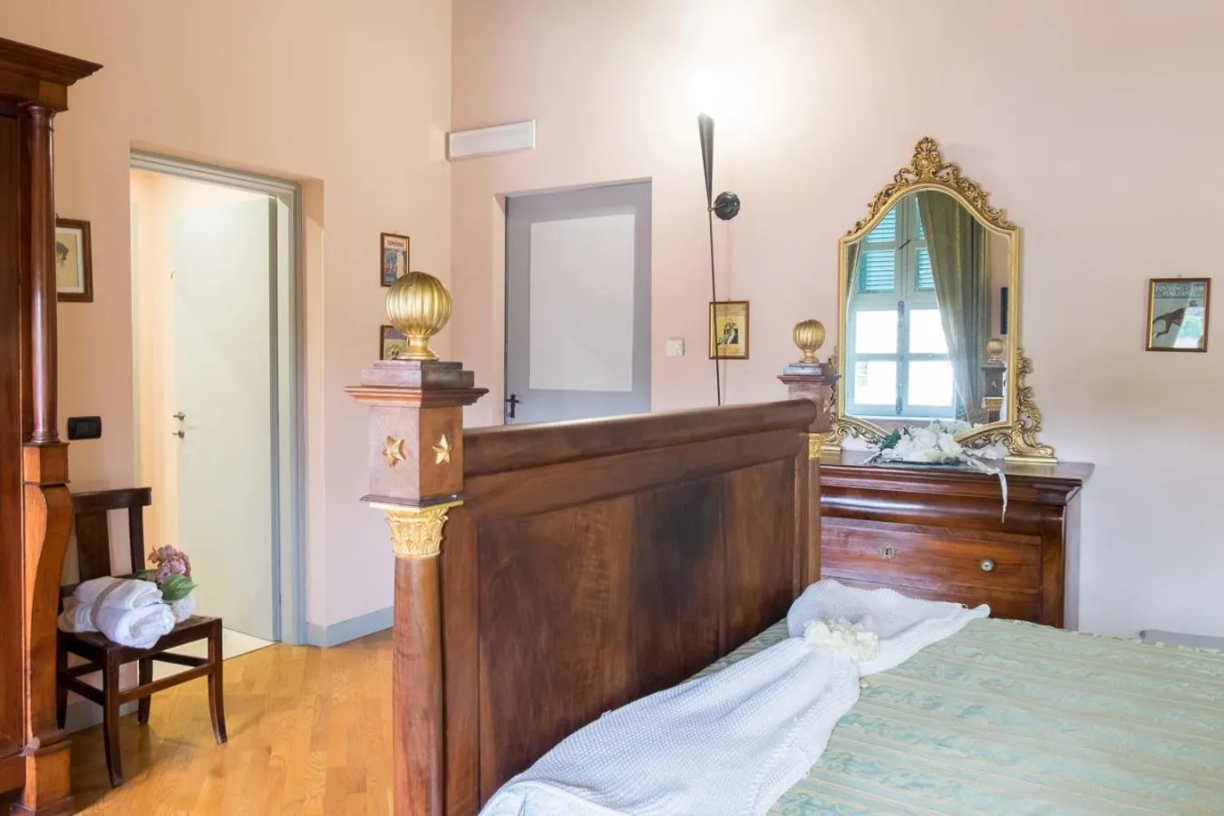 Photo of the whole room, Bed in Villa Rambaudi