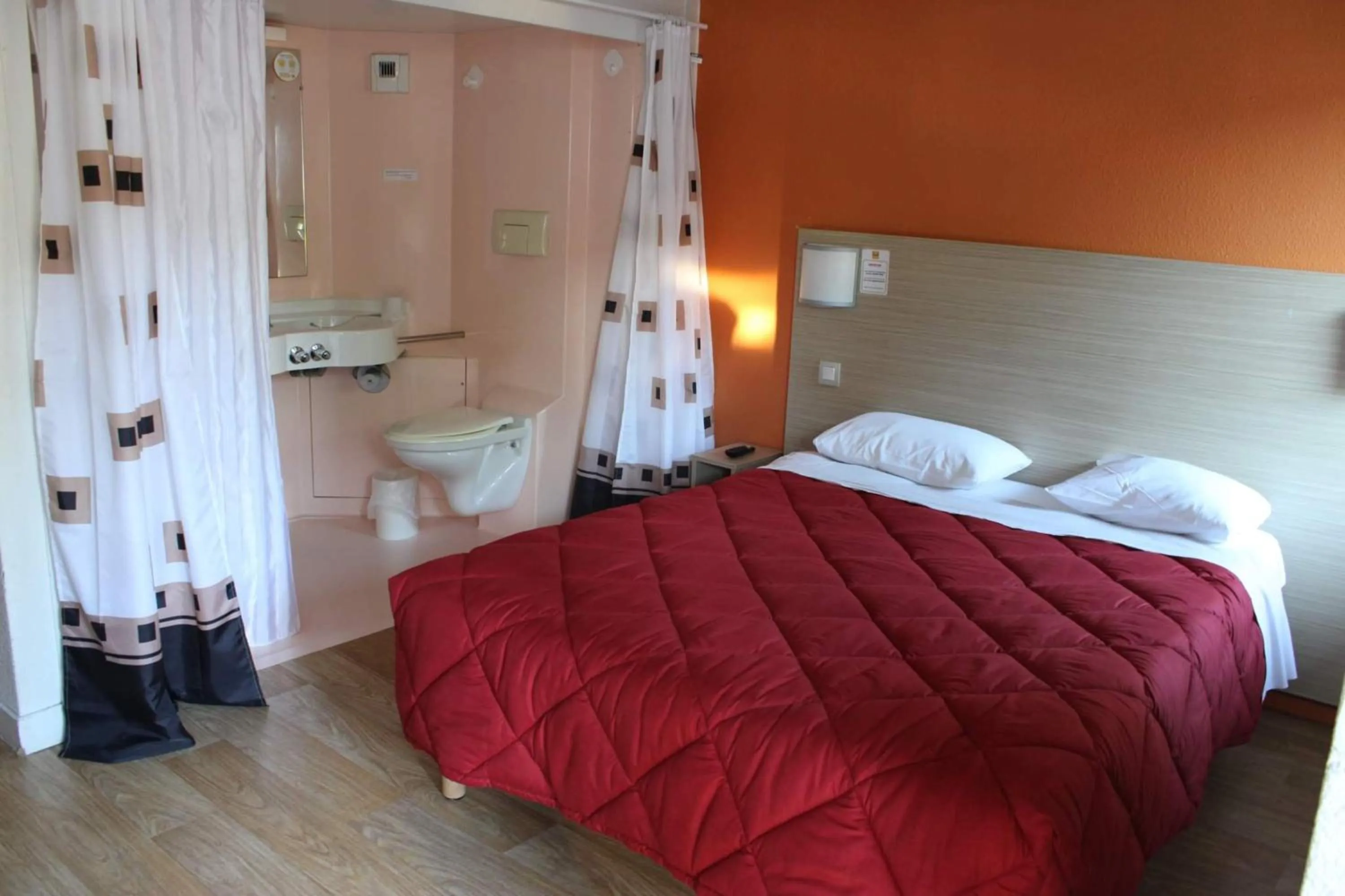 Bedroom, Bed in Première Classe Clermont-Ferrand Aubière