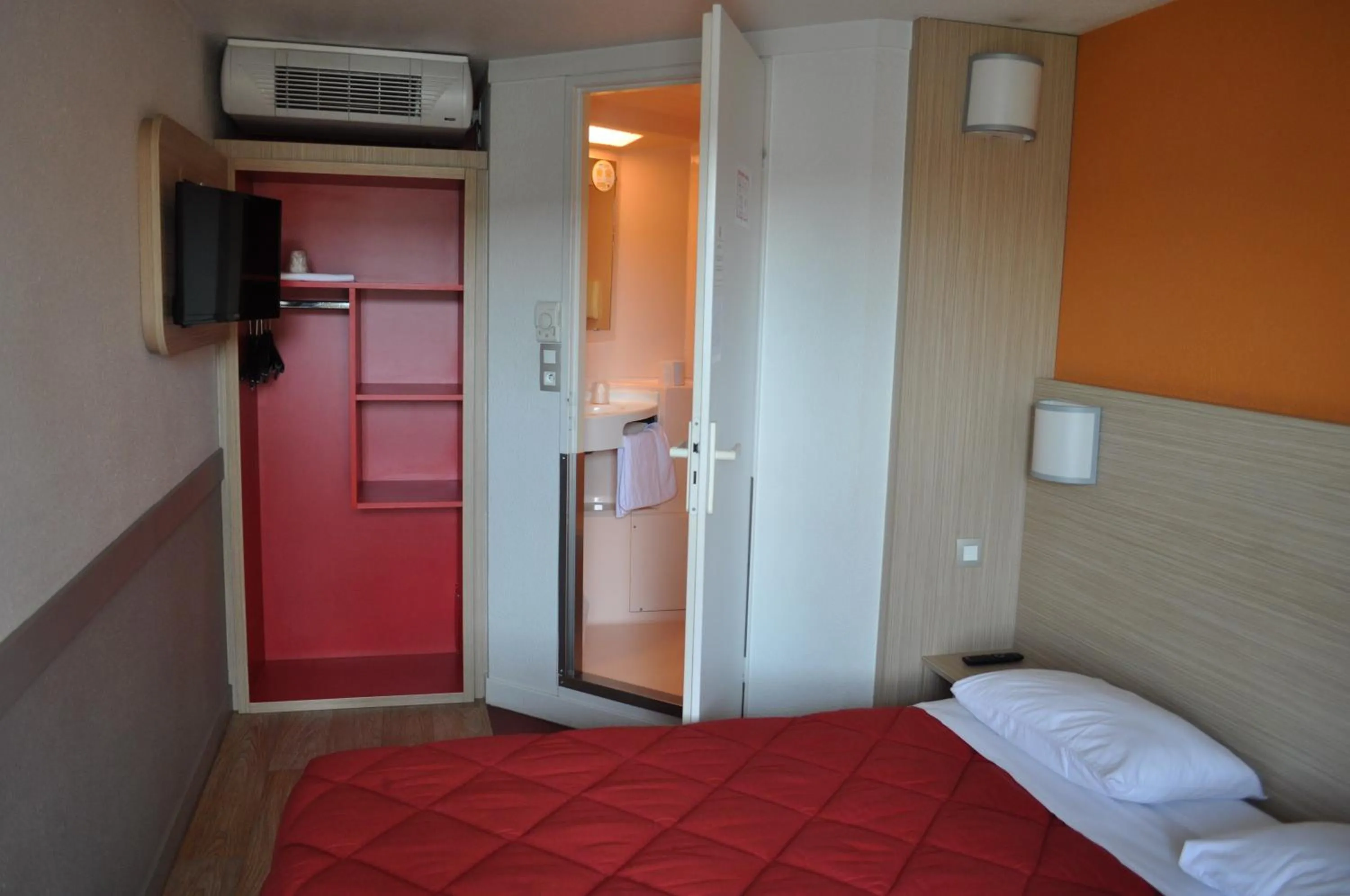 Bedroom, Bed in Première Classe Clermont-Ferrand Aubière