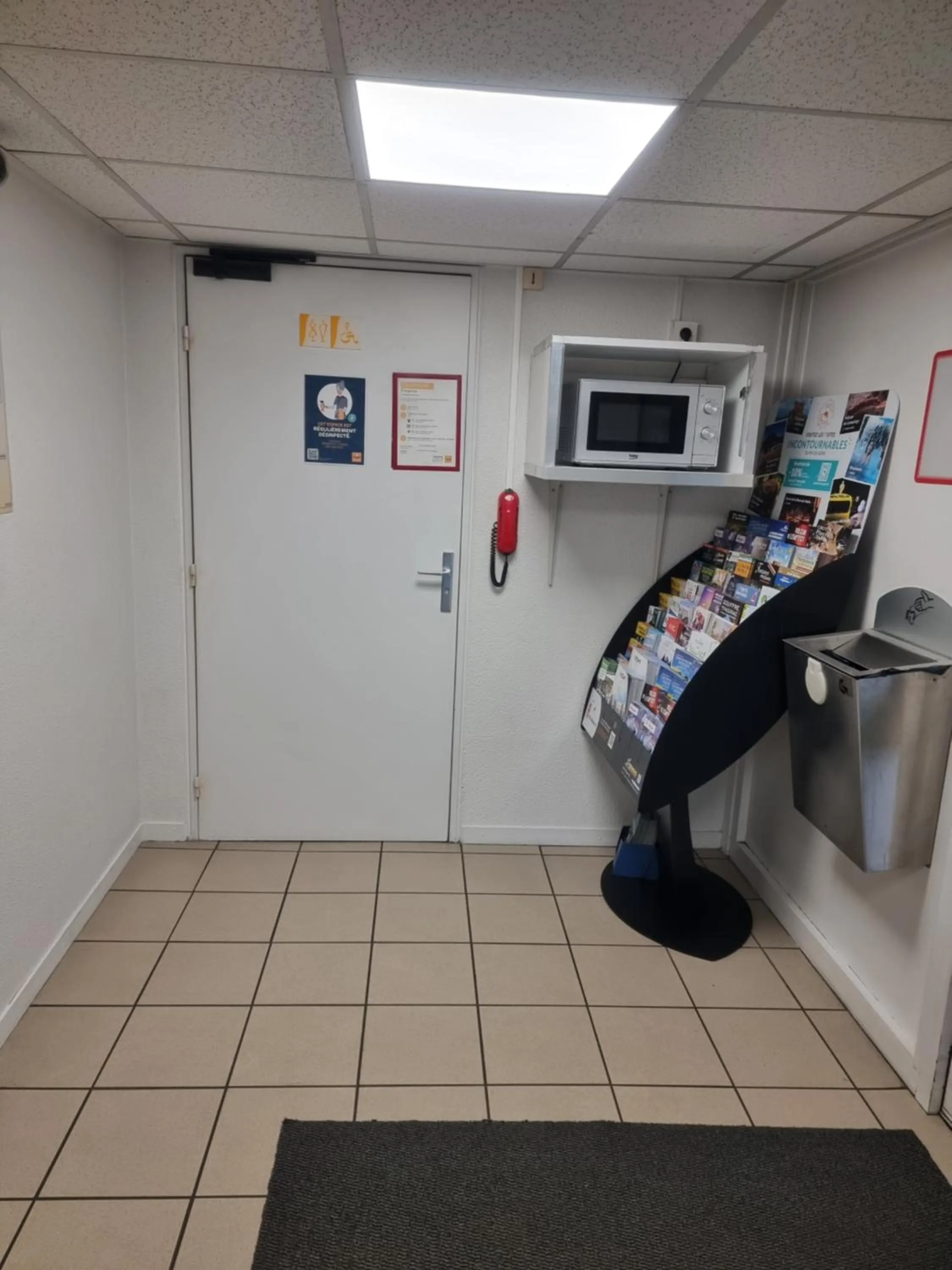 Toilet in Première Classe Clermont-Ferrand Aubière