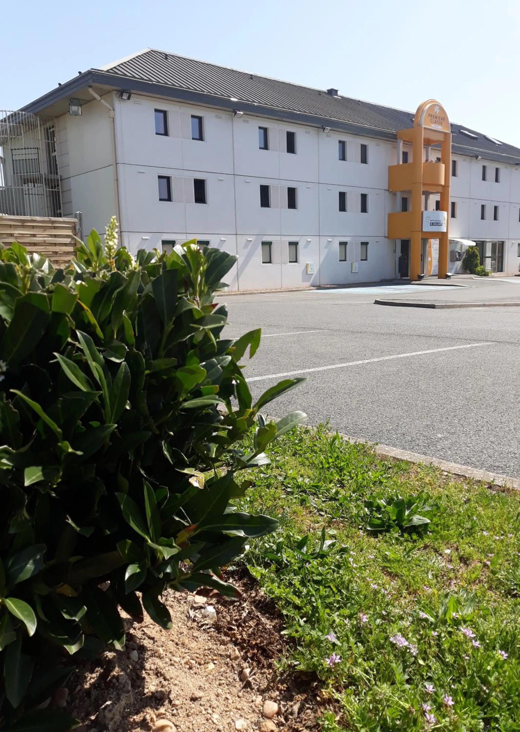 Facade/entrance in Premiere Classe Orleans Ouest - La Chapelle St Mesmin