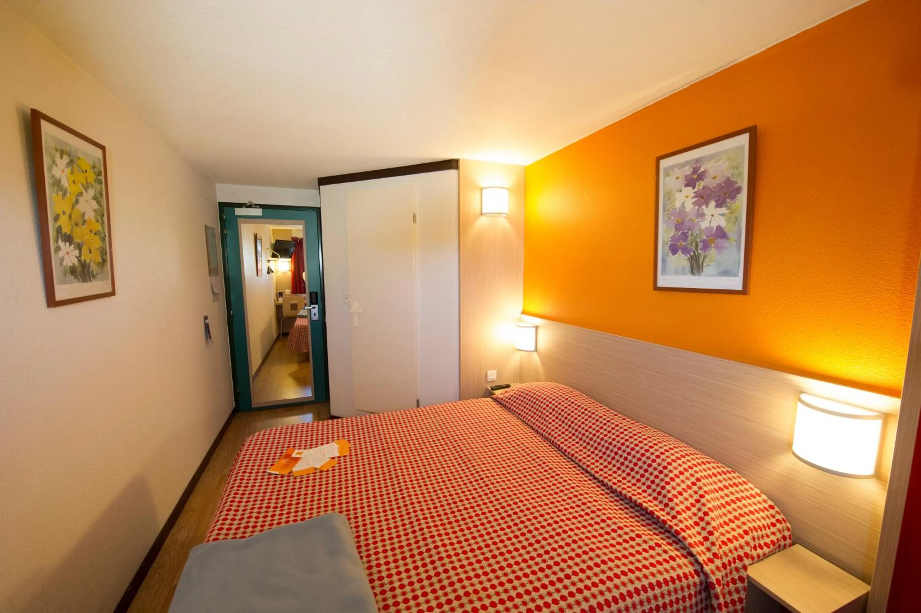 Bed in Premiere Classe Orleans Ouest - La Chapelle St Mesmin