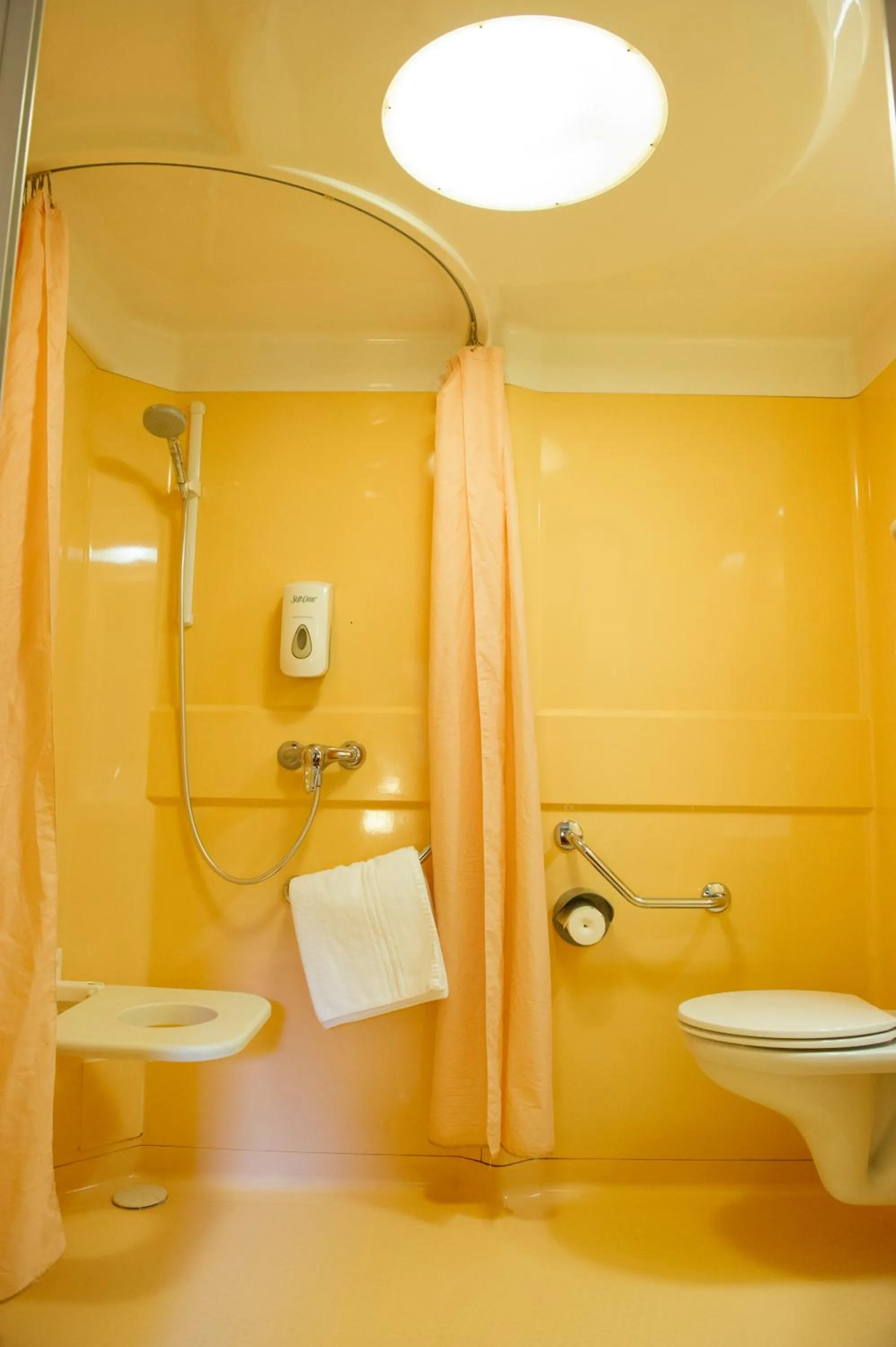 Bathroom in Premiere Classe Orleans Ouest - La Chapelle St Mesmin