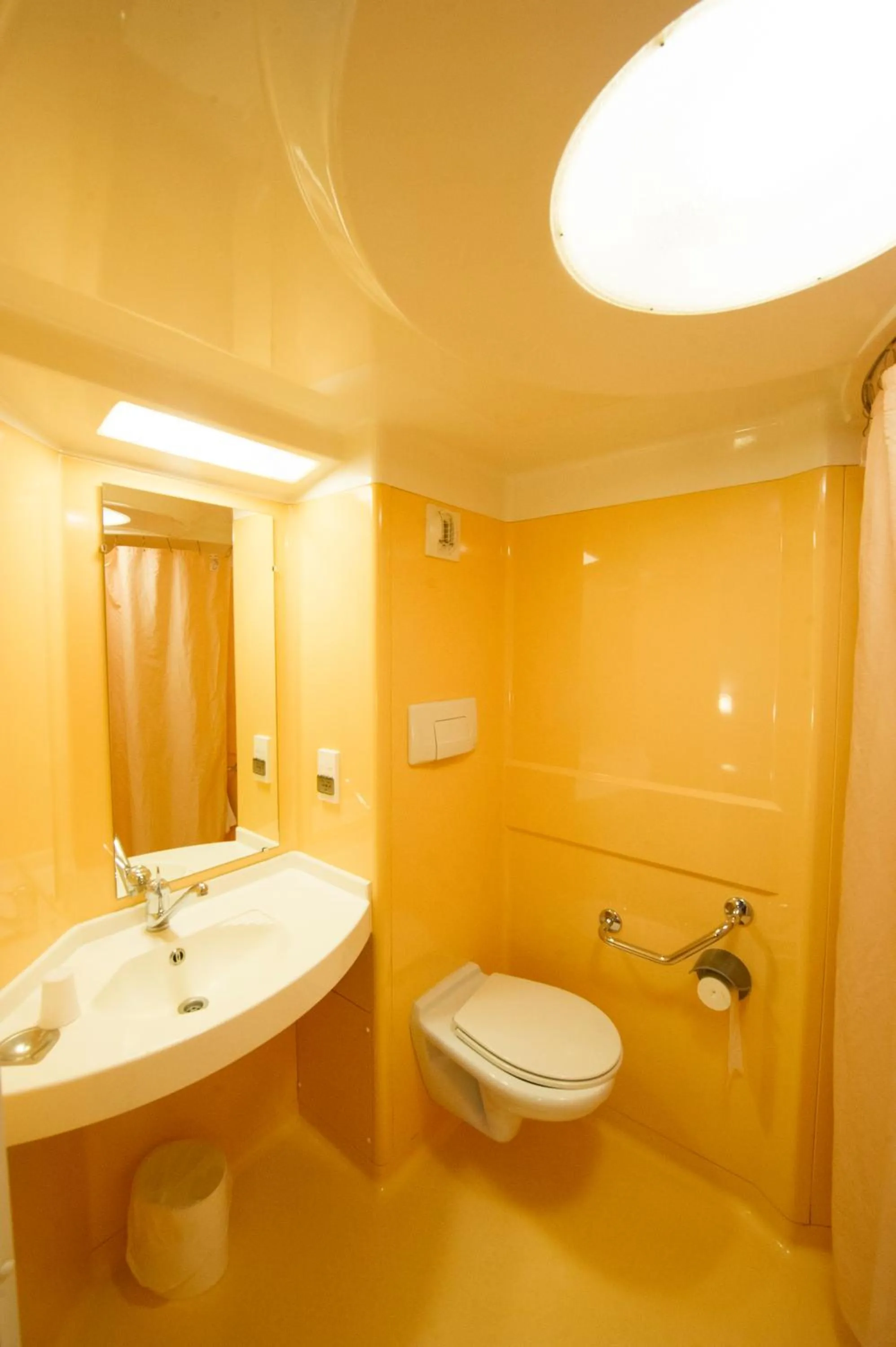 Bathroom in Premiere Classe Orleans Ouest - La Chapelle St Mesmin
