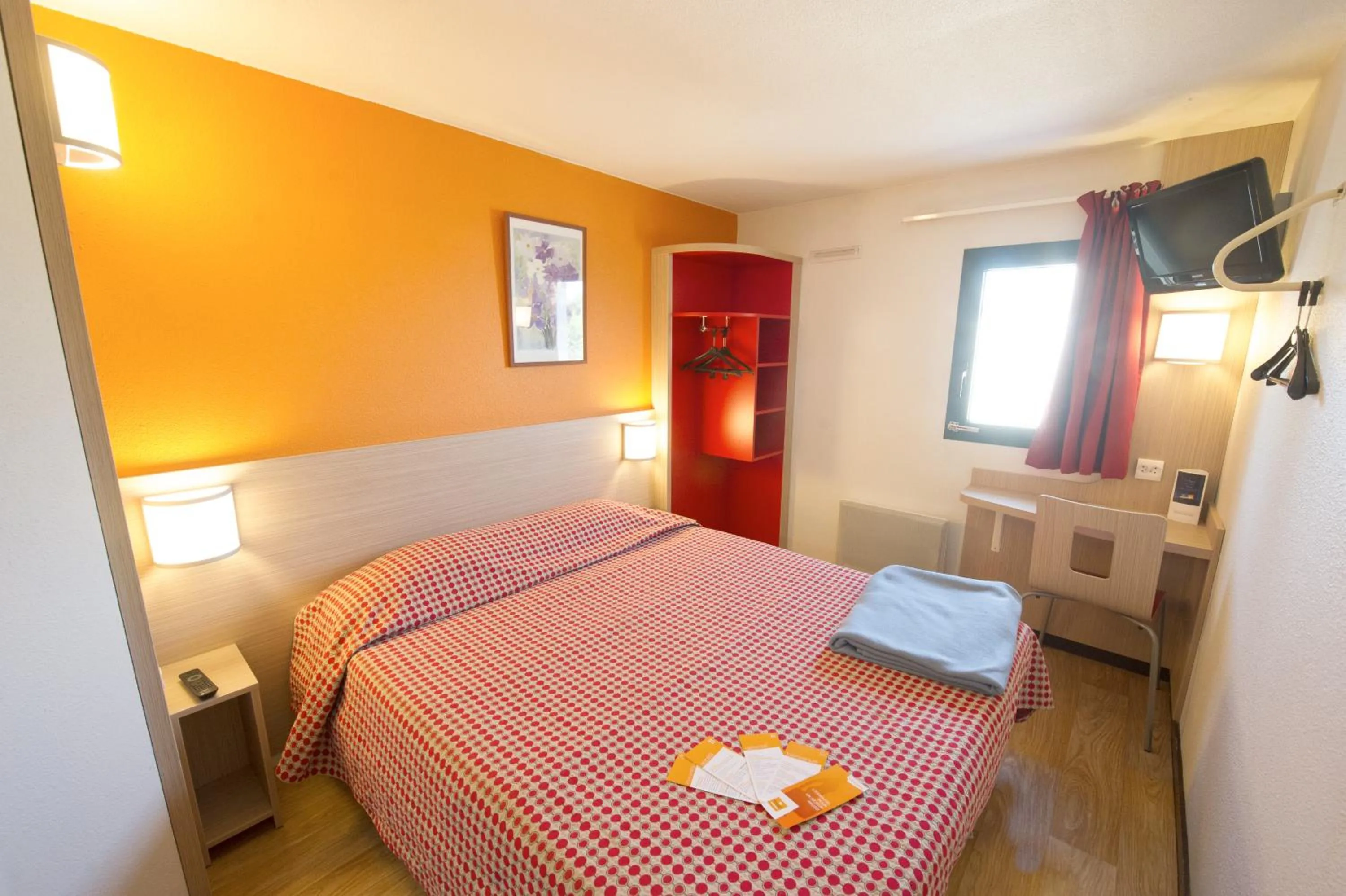 Bed in Premiere Classe Orleans Ouest - La Chapelle St Mesmin