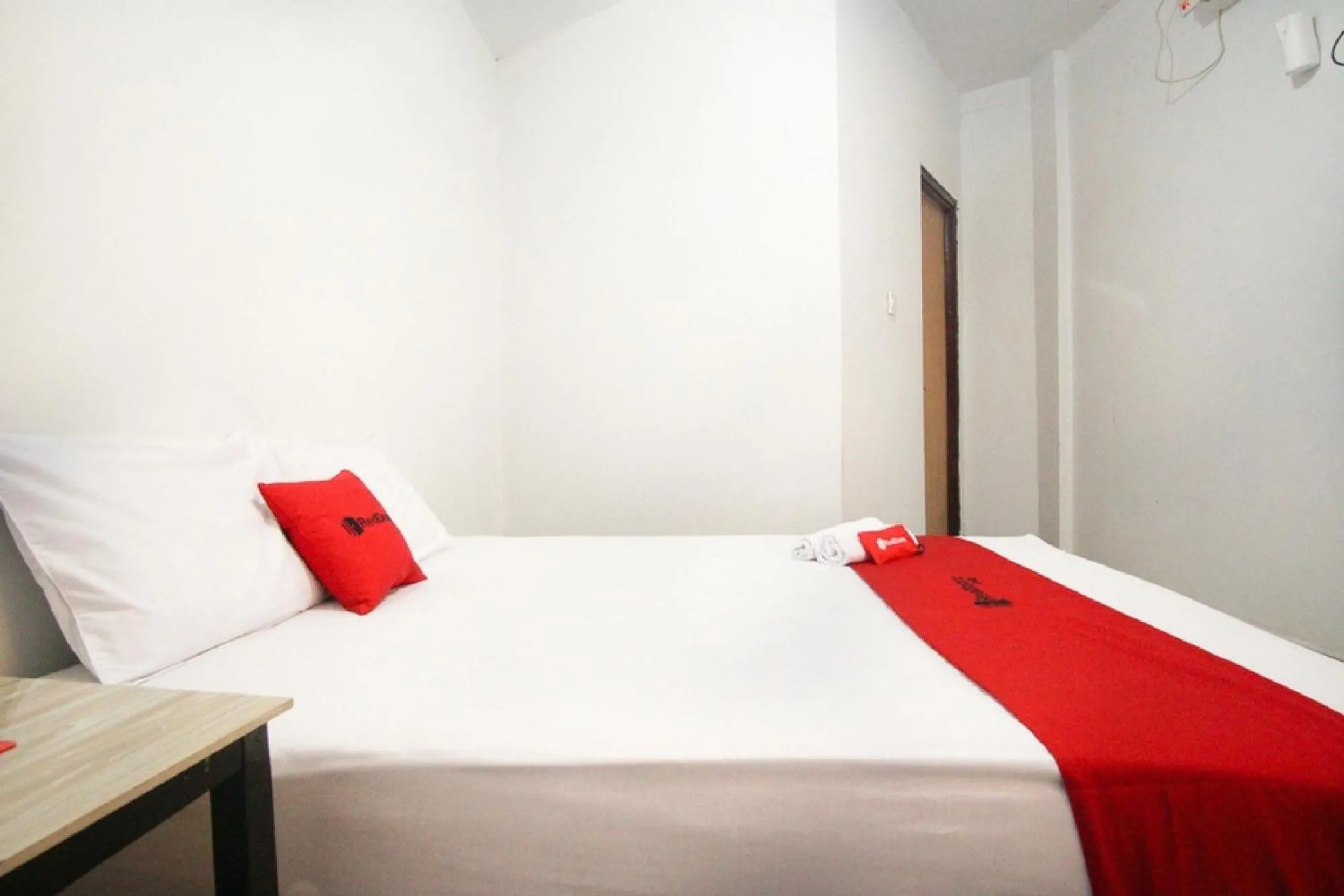 Bedroom, Bed in RedDoorz near Mal Abepura