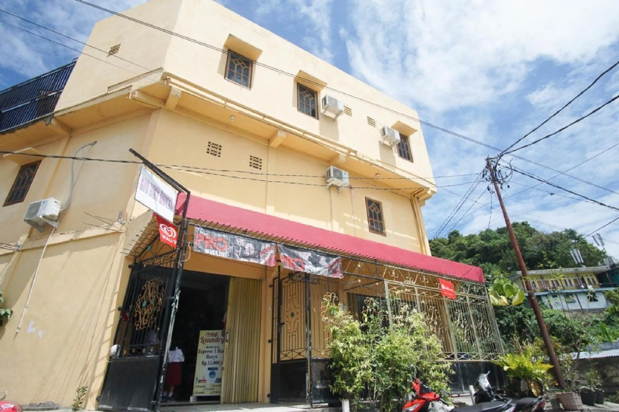 Property building in RedDoorz near Mal Abepura