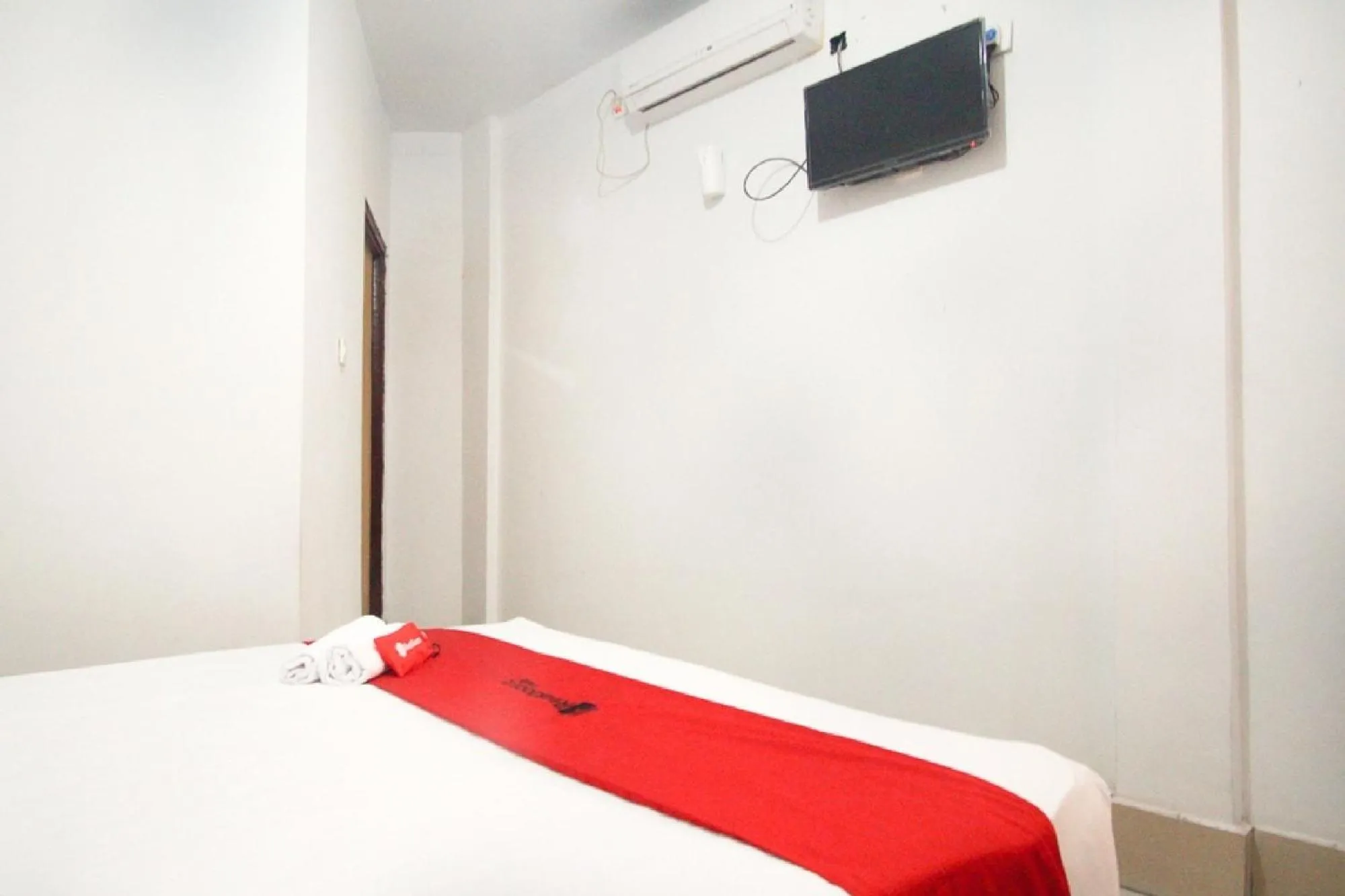 Bed in RedDoorz near Mal Abepura