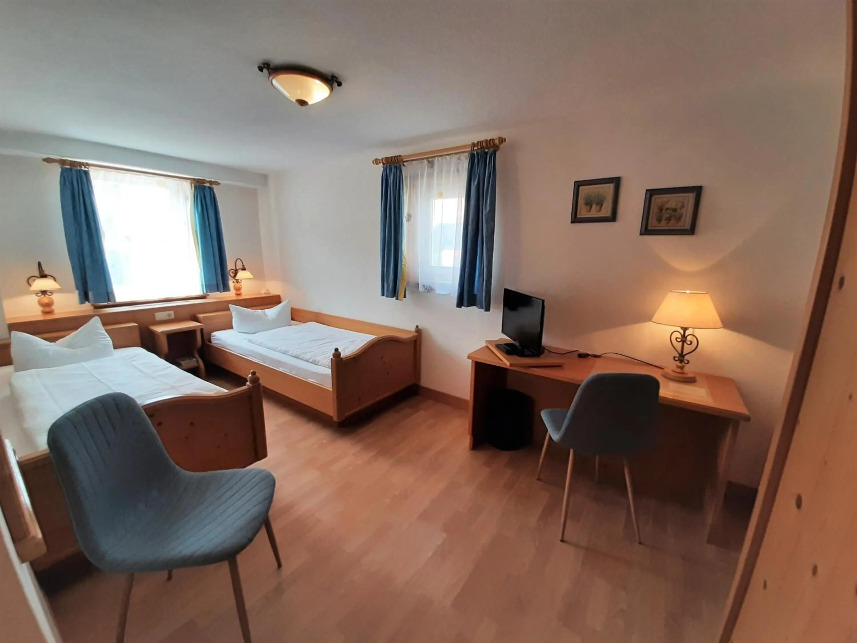 Photo of the whole room, Bed in Landhotel Gemeindeschänke