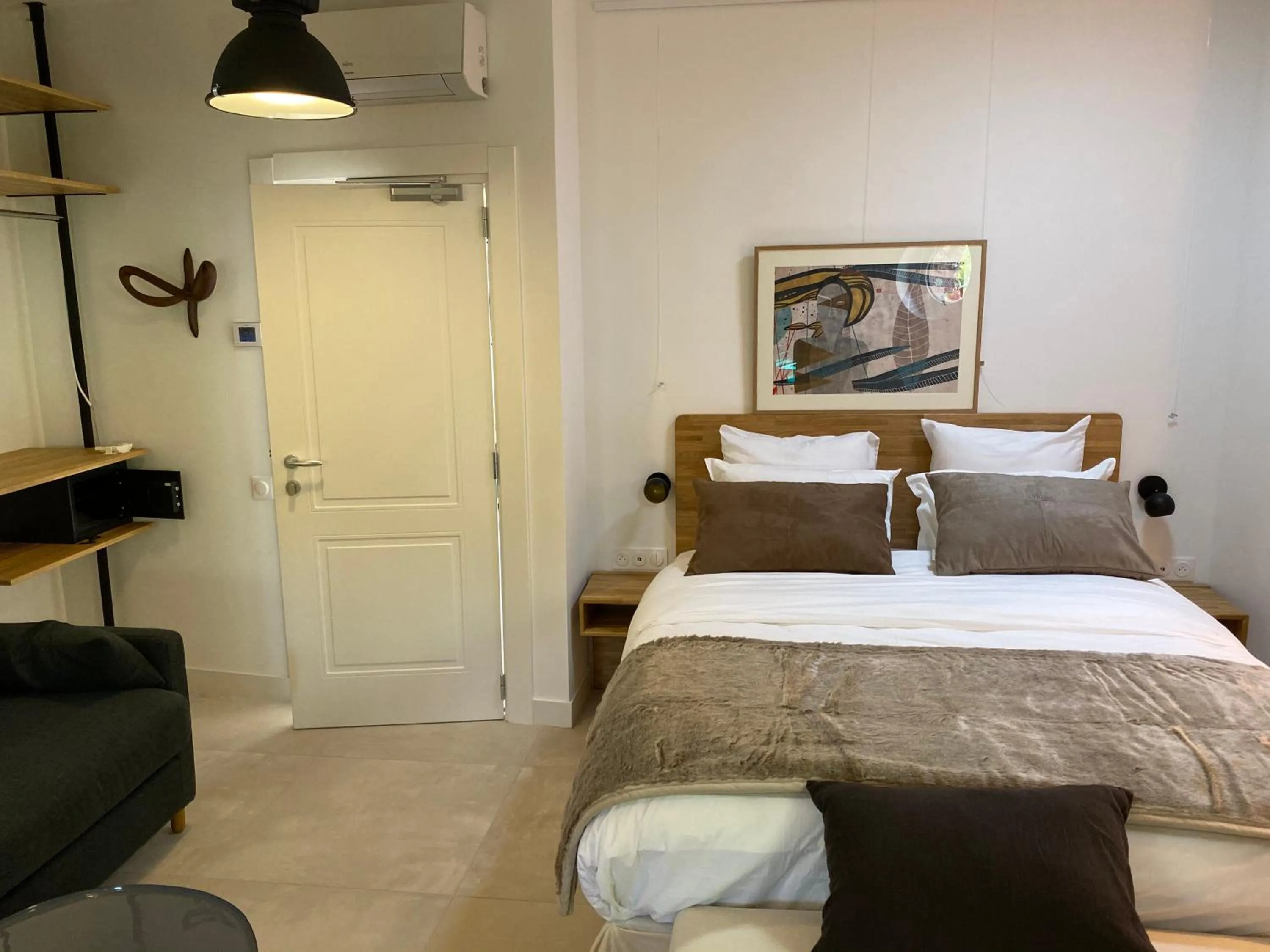 Bedroom, Bed in LA MAISON DE ROBINSON