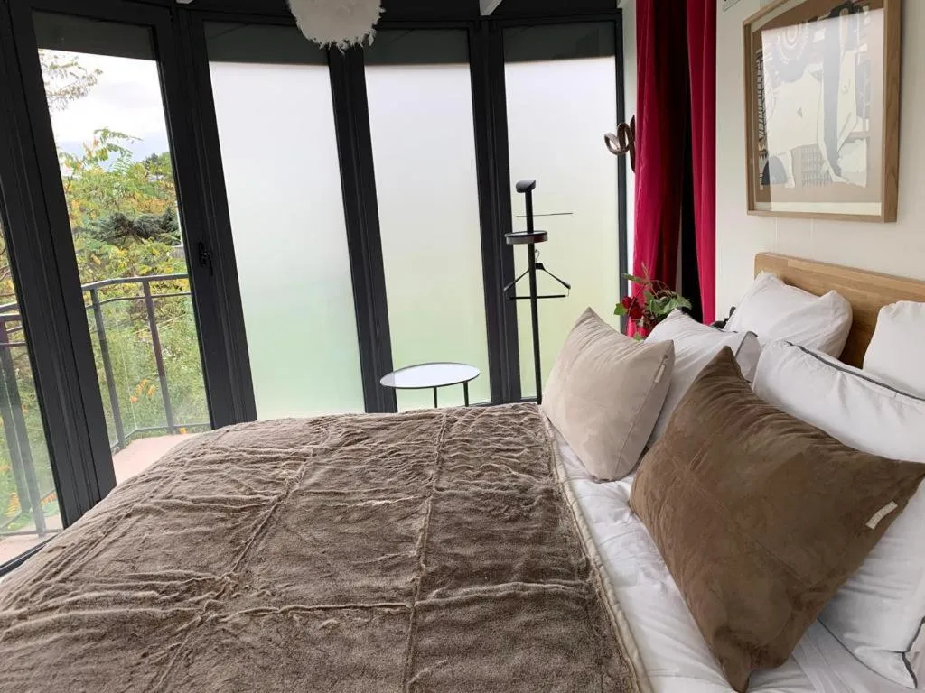 Bedroom, Bed in LA MAISON DE ROBINSON