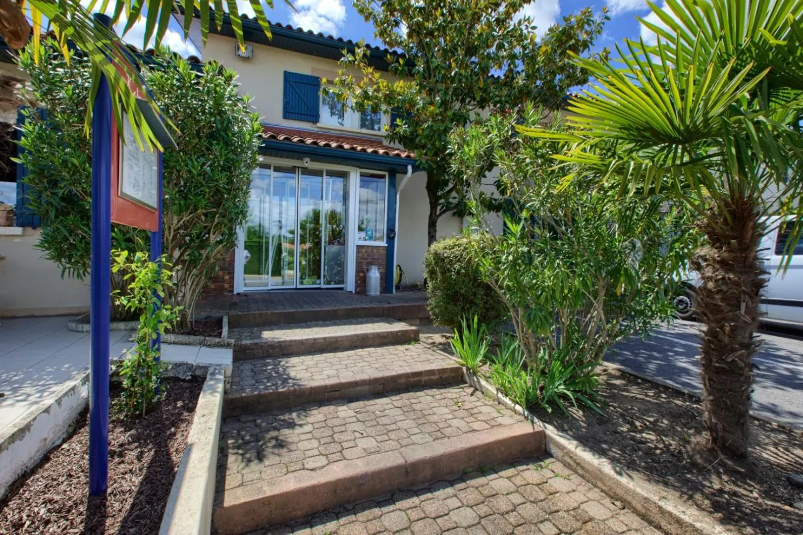 Property building in Kyriad Libourne Saint Emilion