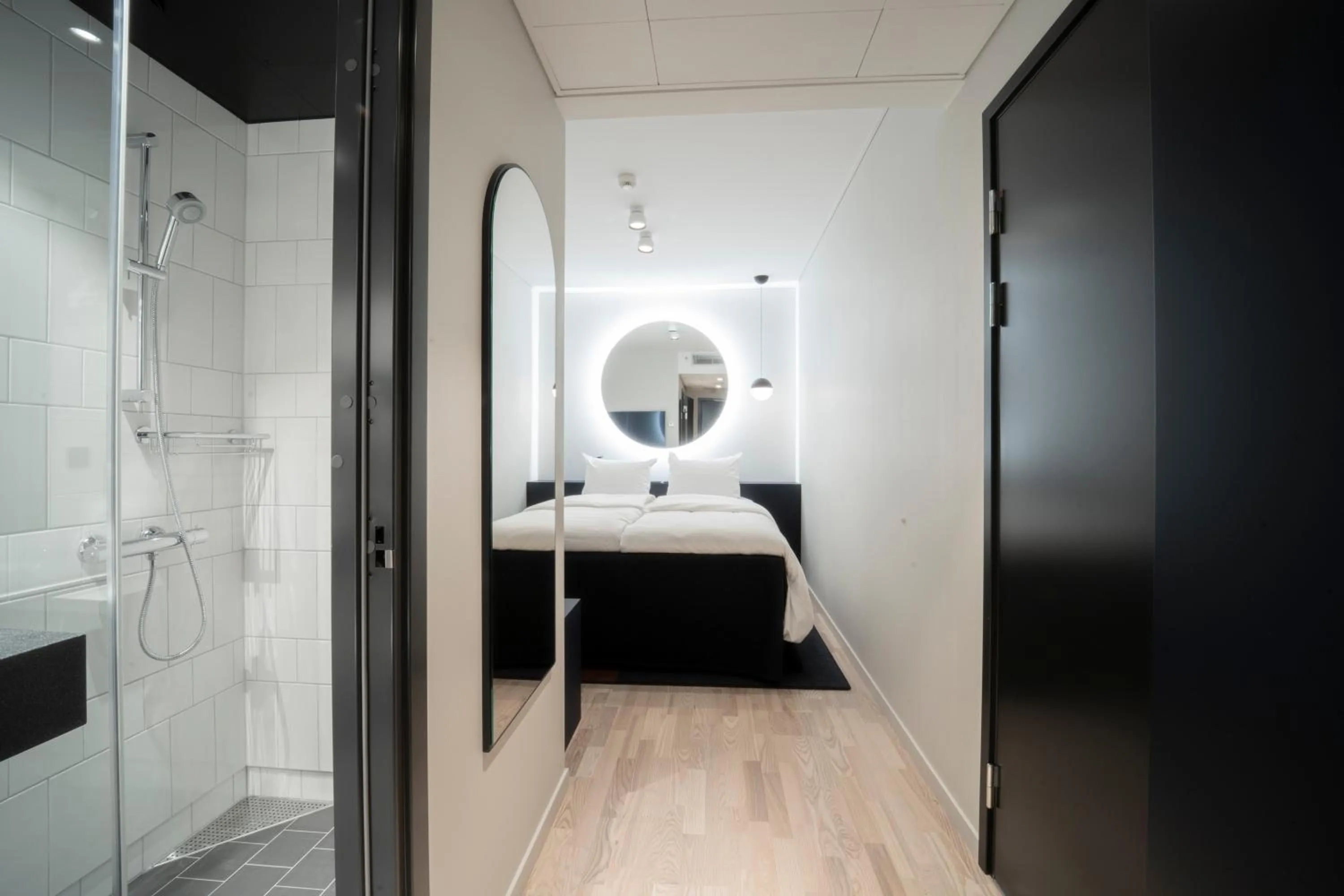 Bathroom, Bed in Quality Hotel Strawberry Arena