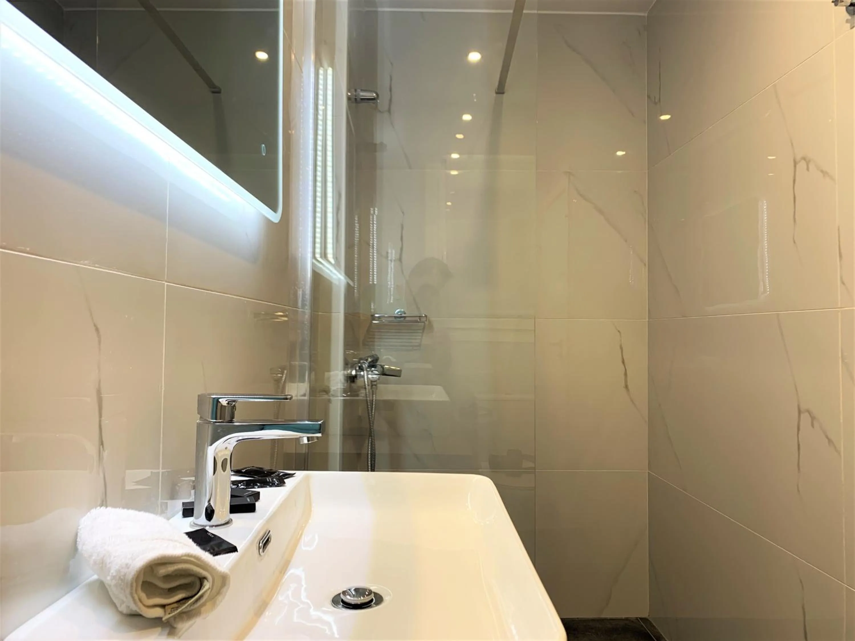 Bathroom in GK Niki by GK Properties