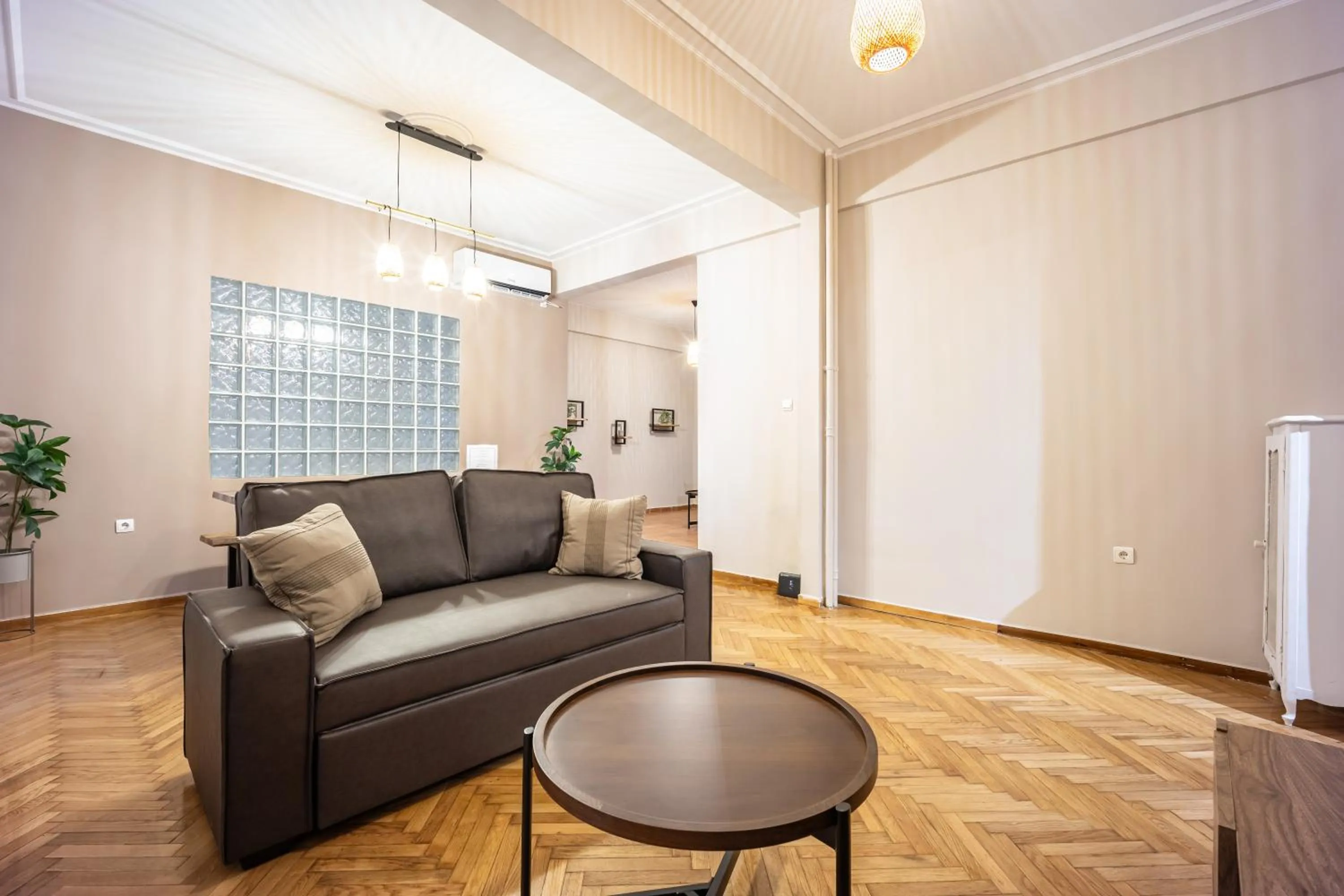 Living room in GK Niki by GK Properties