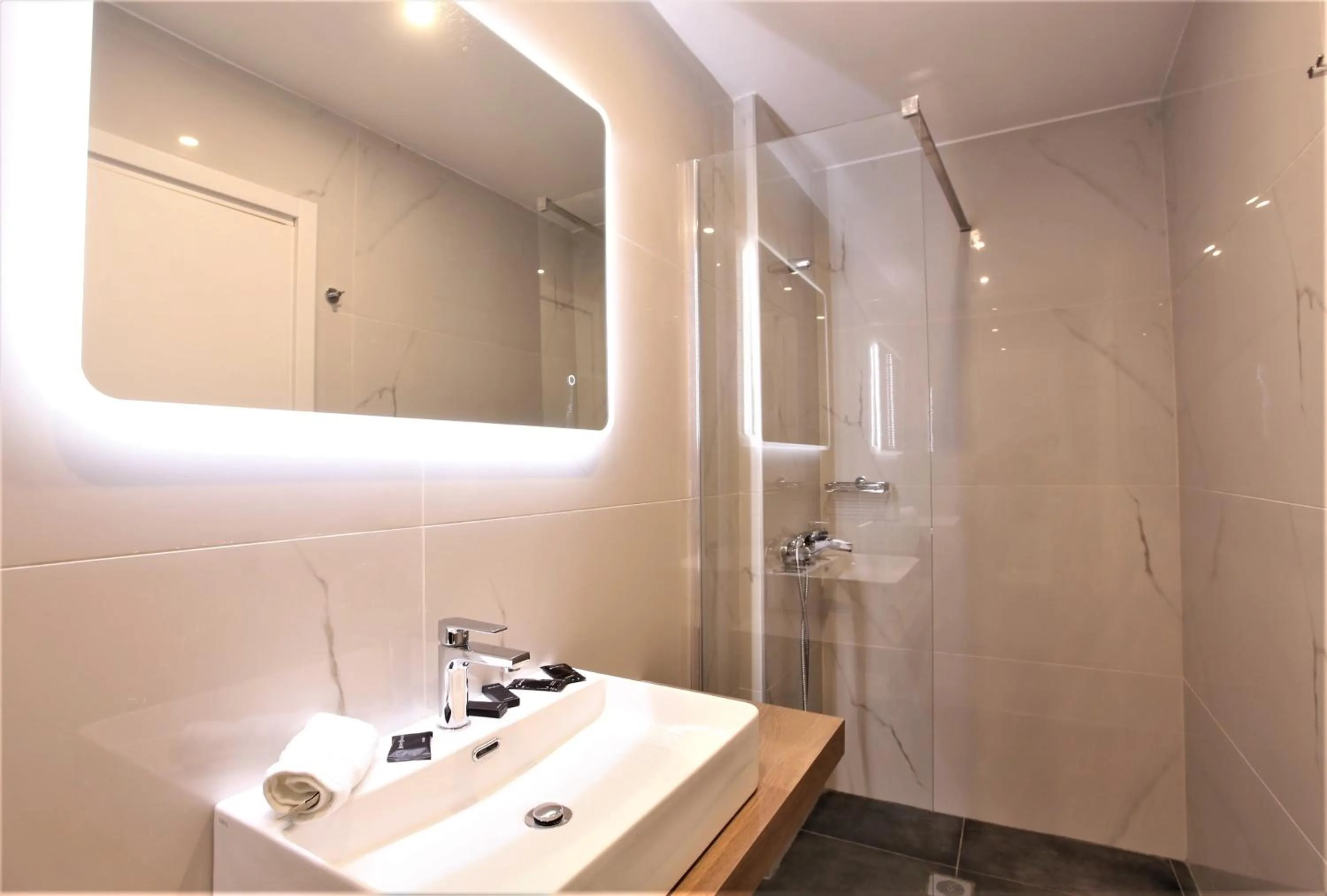 Bathroom in GK Niki by GK Properties
