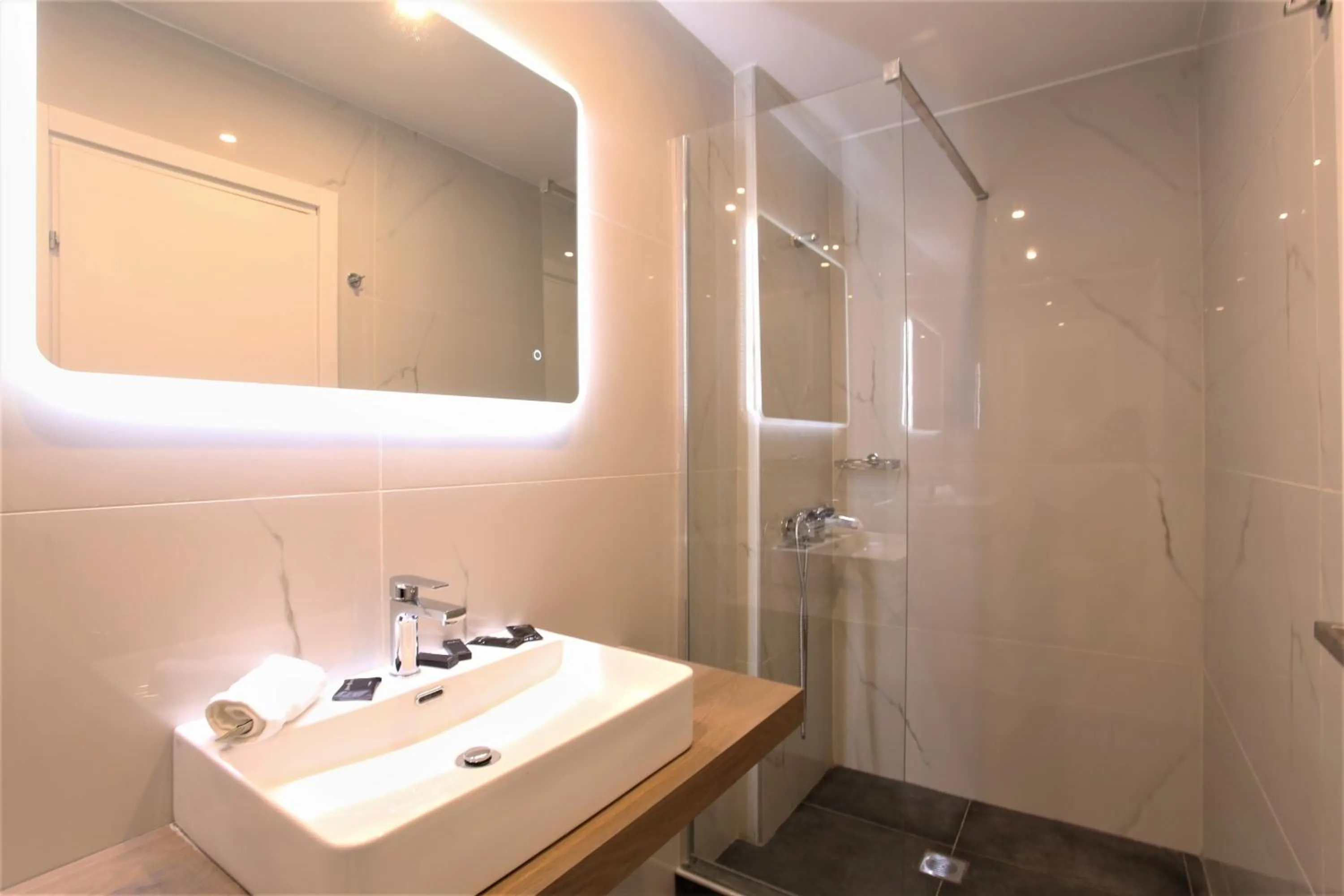 Bathroom in GK Niki by GK Properties