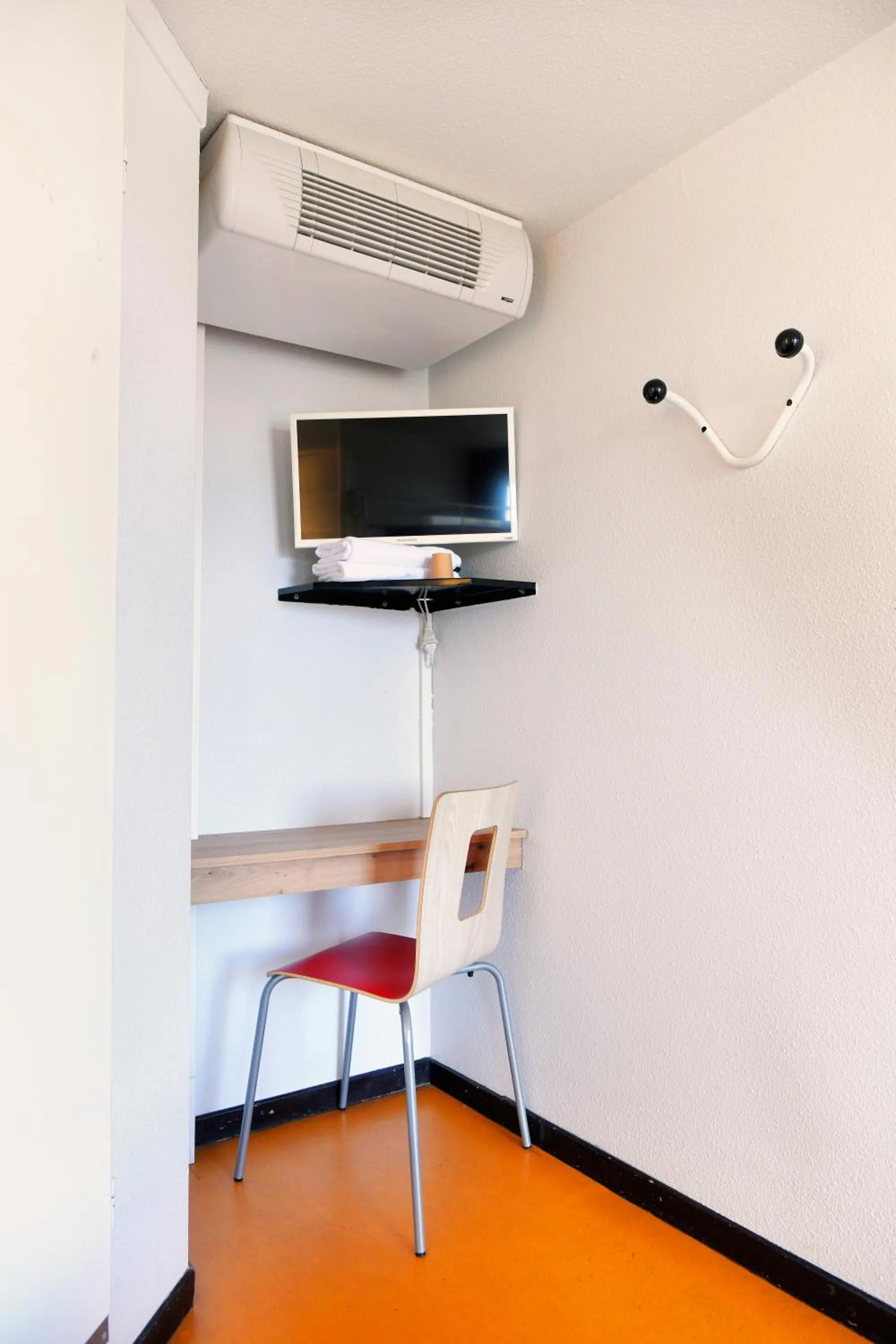 TV and multimedia in Premiere Classe Saint Nazaire - Trignac