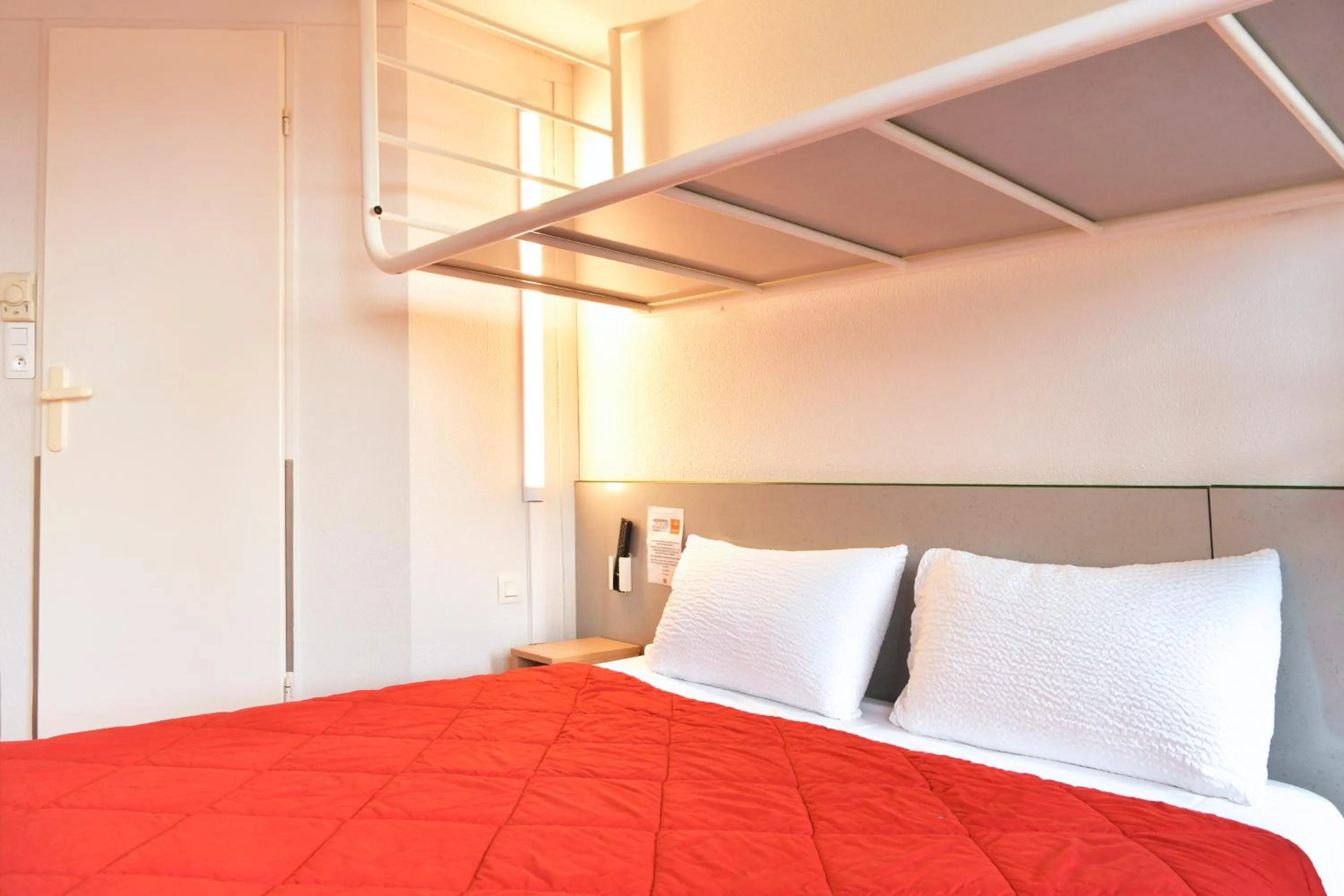 Bed in Premiere Classe Saint Nazaire - Trignac