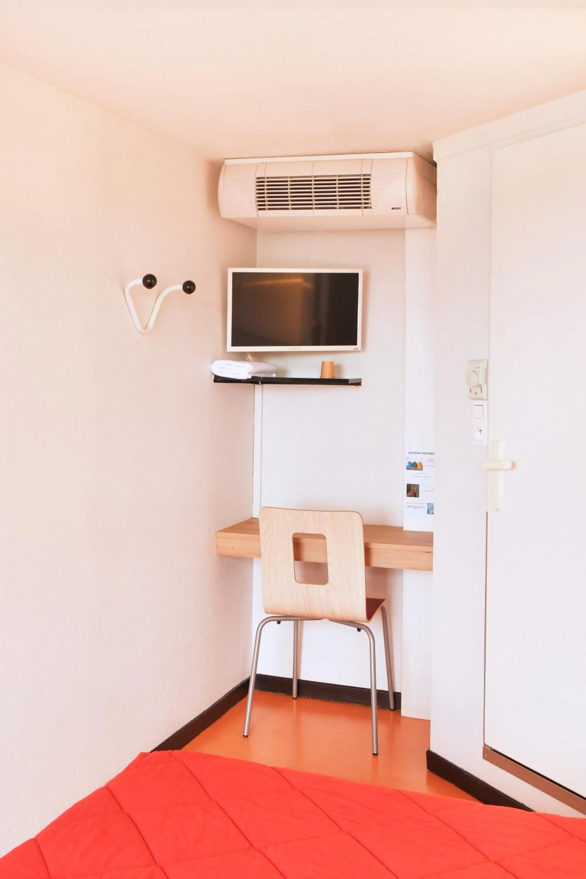 TV and multimedia, Bed in Premiere Classe Saint Nazaire - Trignac