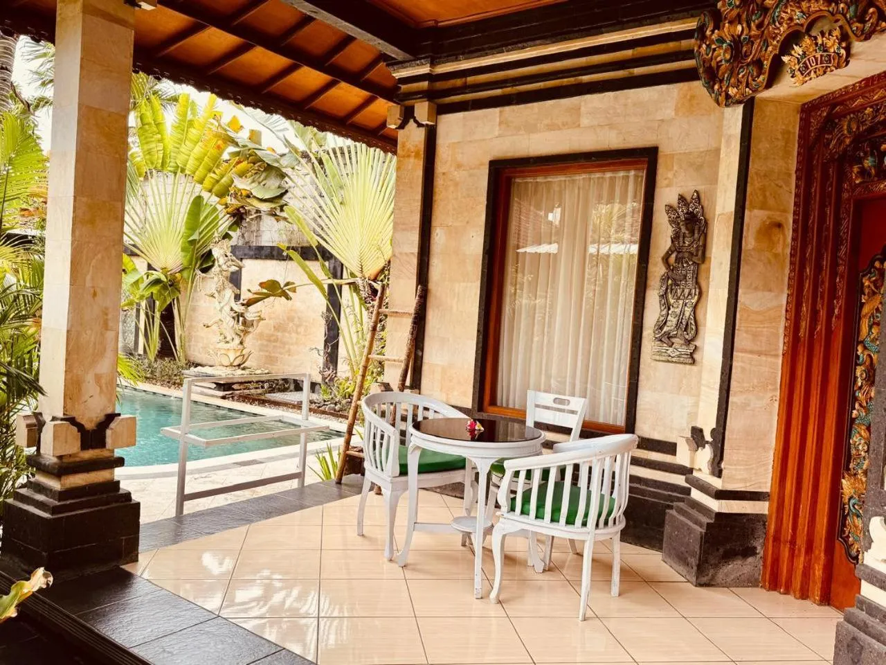 Day in Bungalow Geringsing