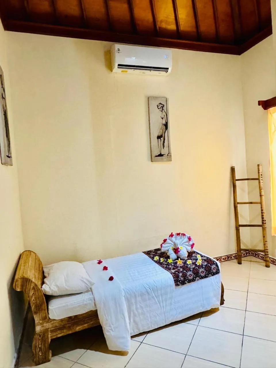 Bed in Bungalow Geringsing