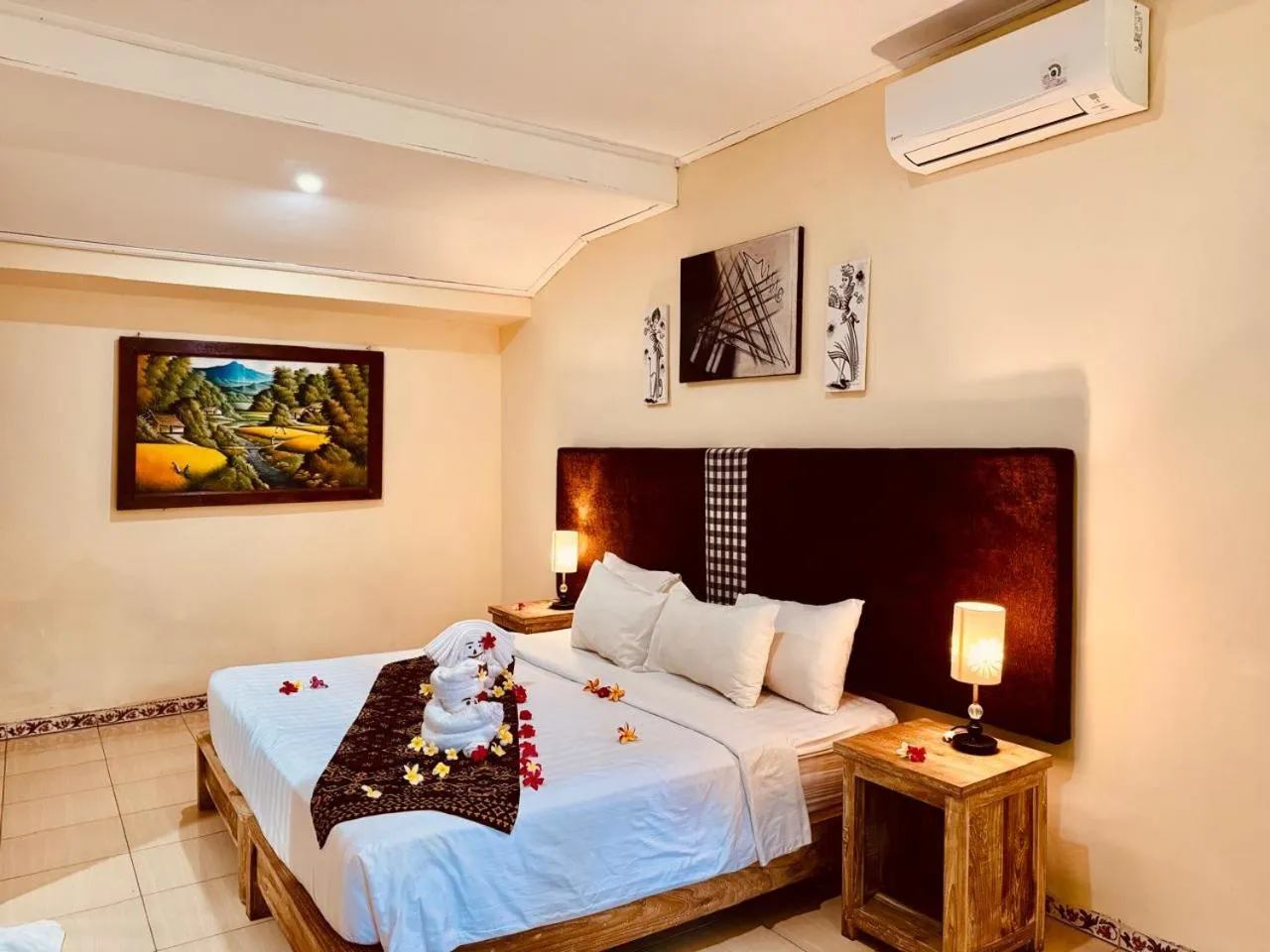 Bedroom, Bed in Bungalow Geringsing