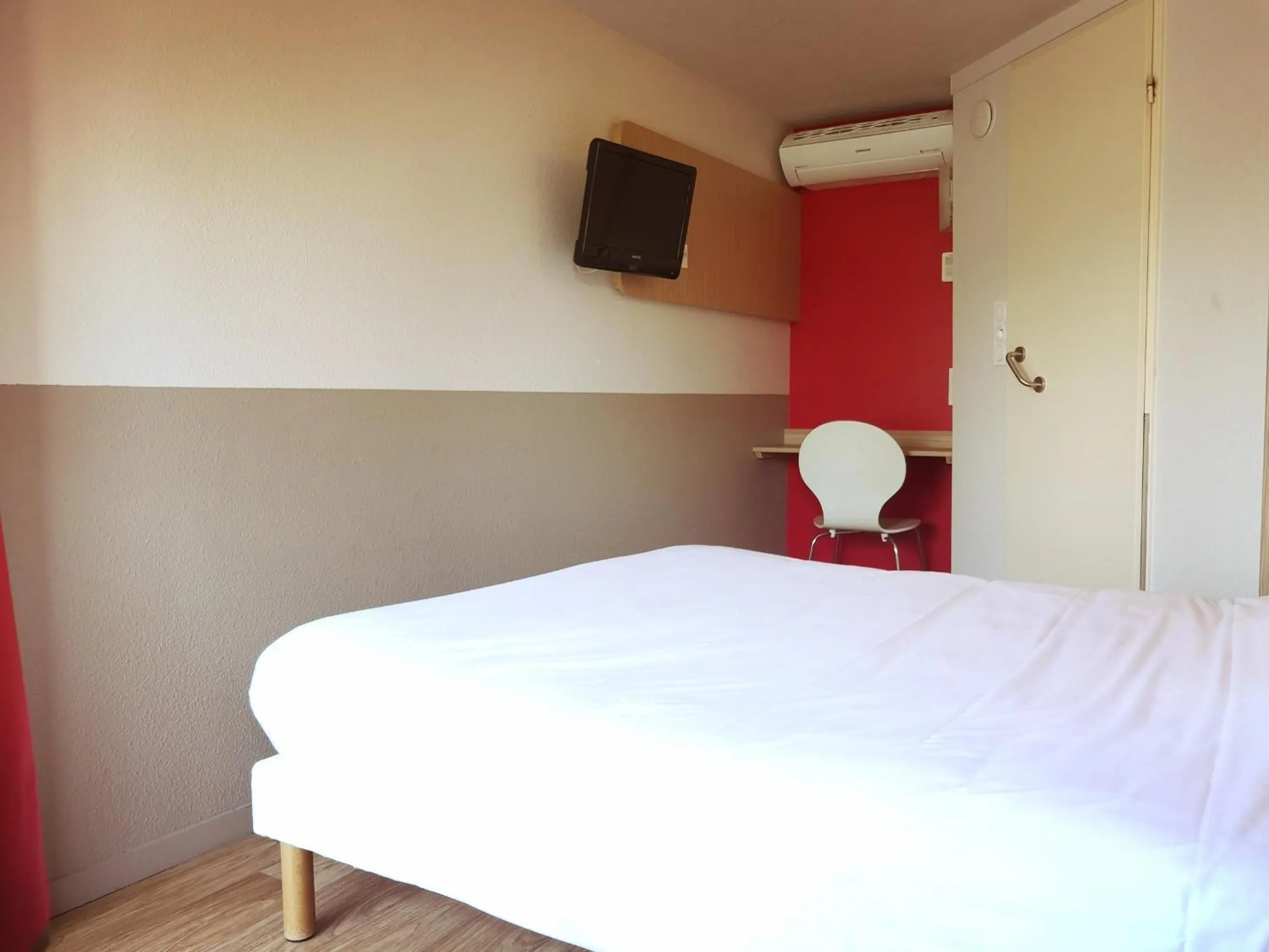 Photo of the whole room, Bed in Premiere Classe Vichy - Bellerive Sur Allier