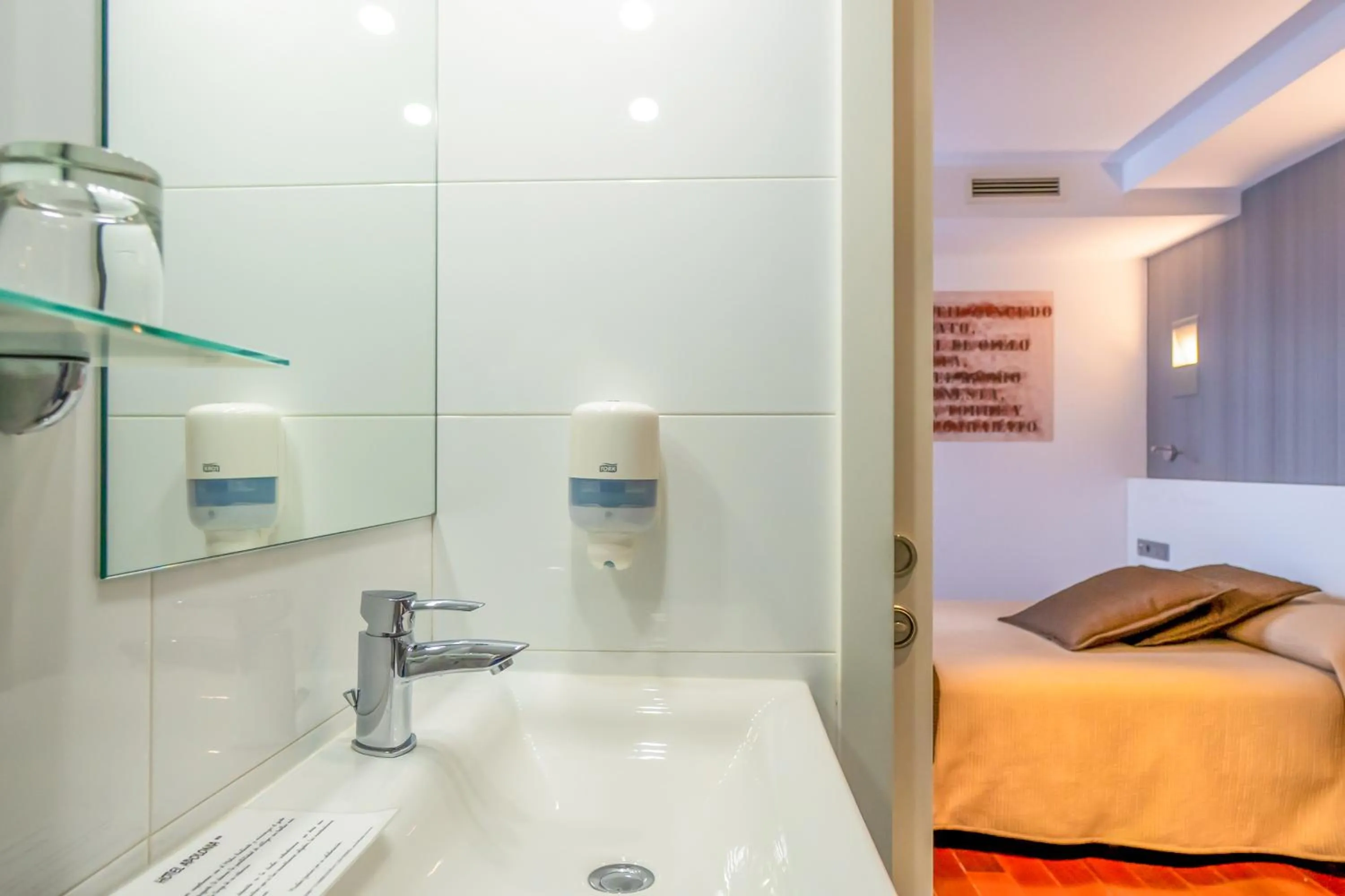 Bathroom in Hotel Apolonia Soria