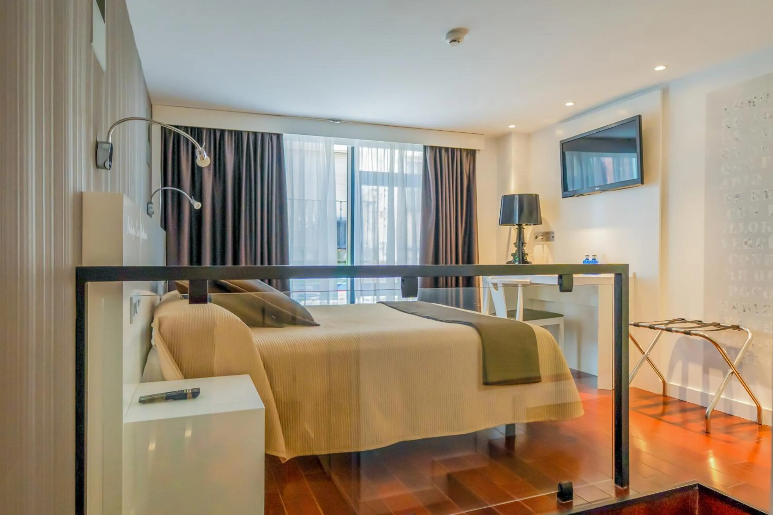 Bedroom, Bed in Hotel Apolonia Soria