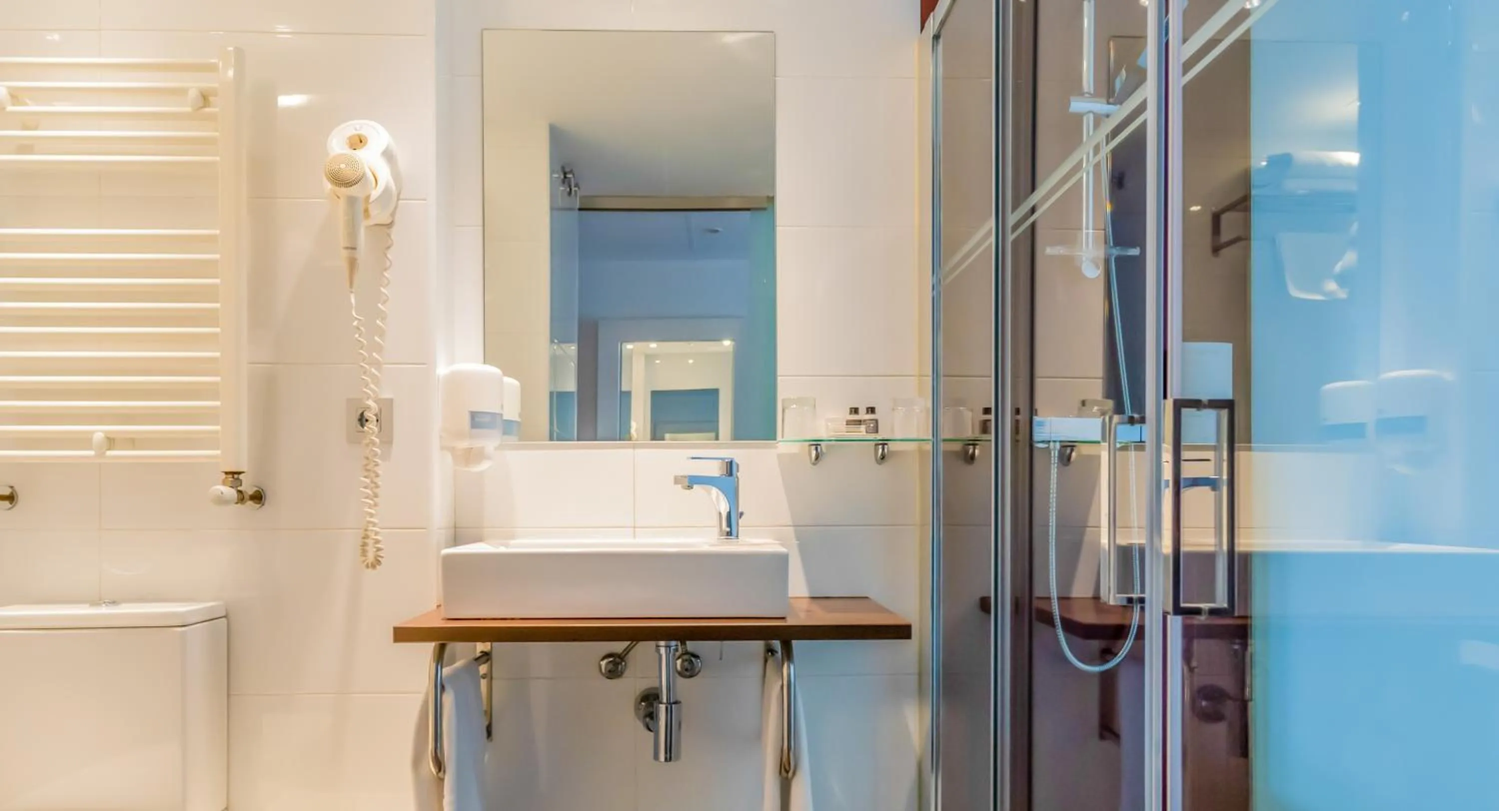 Bathroom in Hotel Apolonia Soria