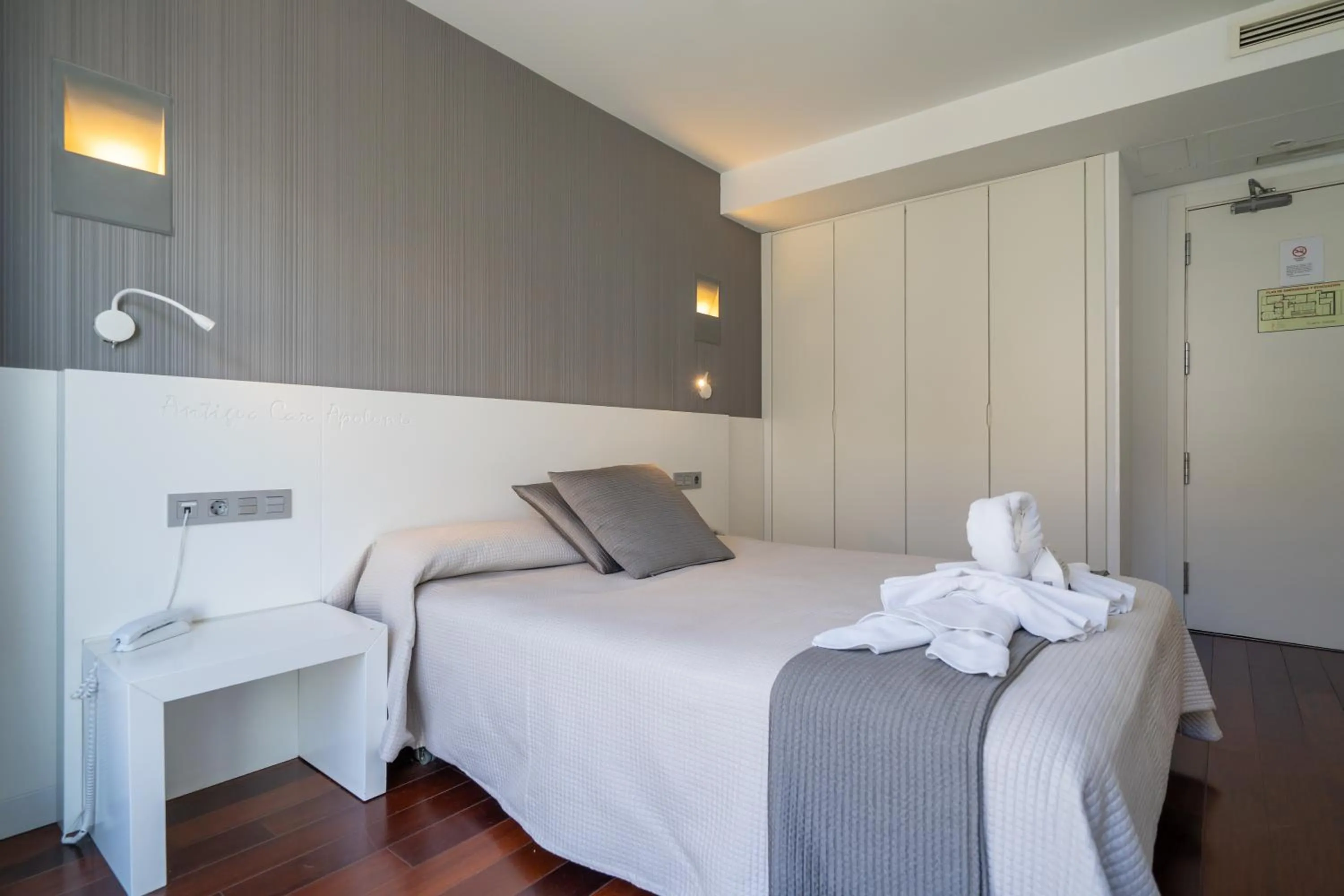 Photo of the whole room, Bed in Hotel Apolonia Soria