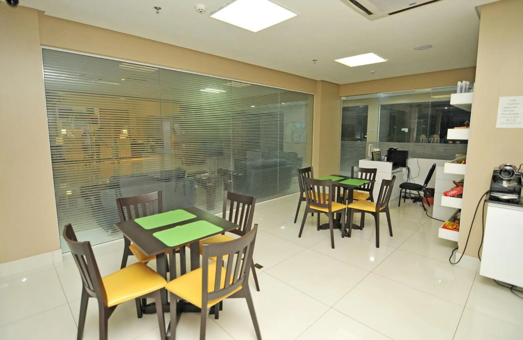 Restaurant/places to eat in Holiday Inn Express Belem Ananindeua by IHG