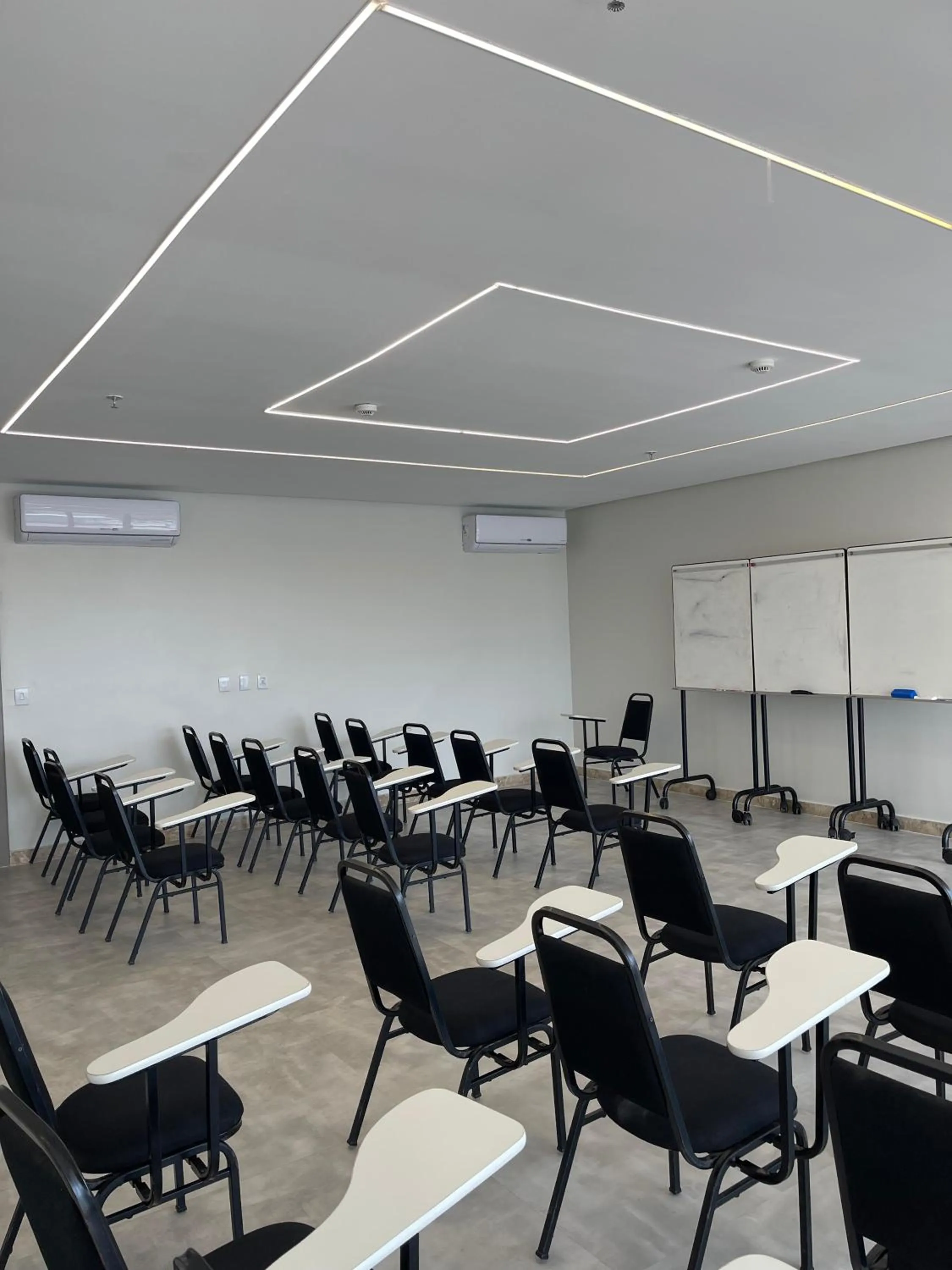 Meeting/conference room in Holiday Inn Express Belem Ananindeua by IHG
