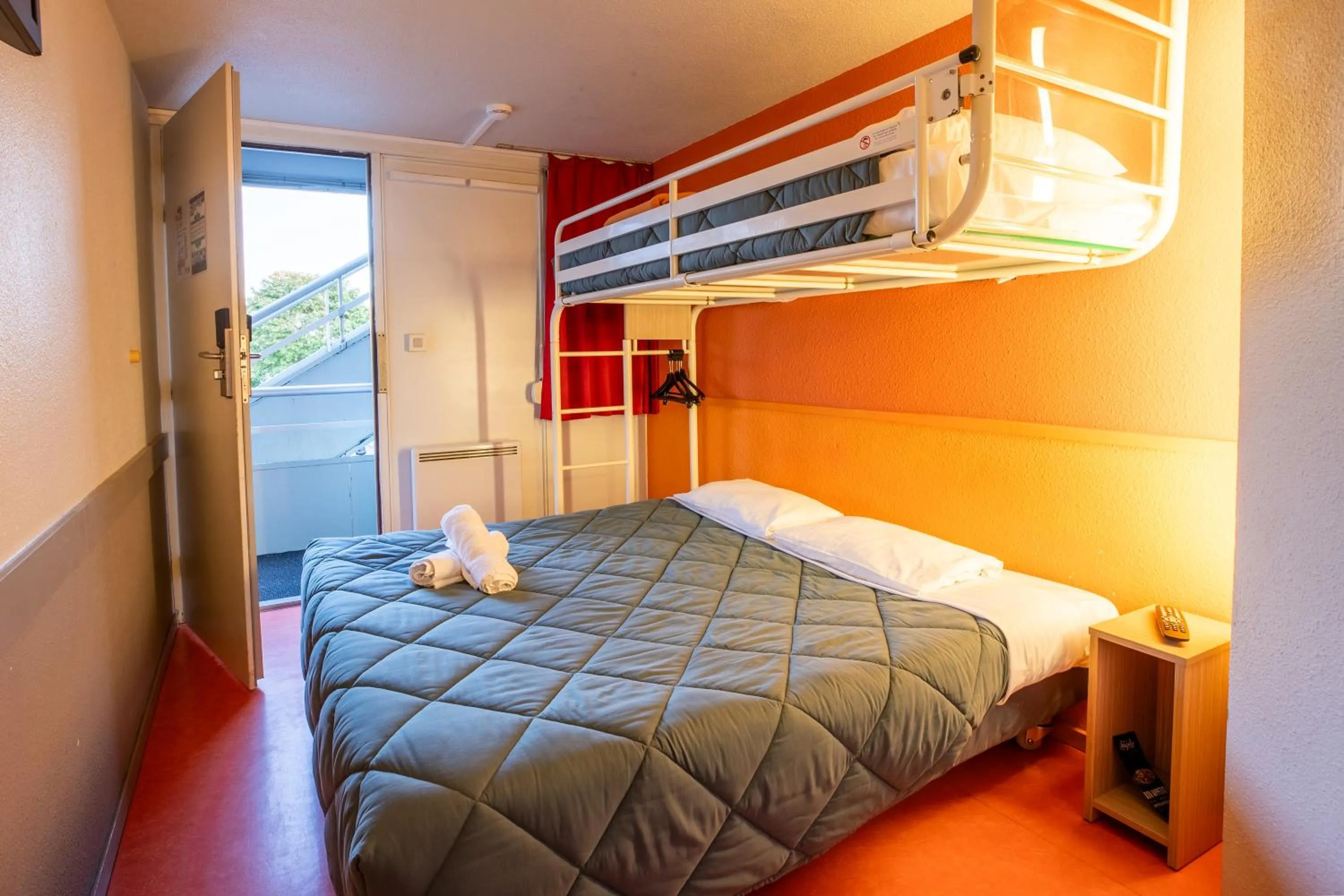 Bed in Premiere Classe Laon