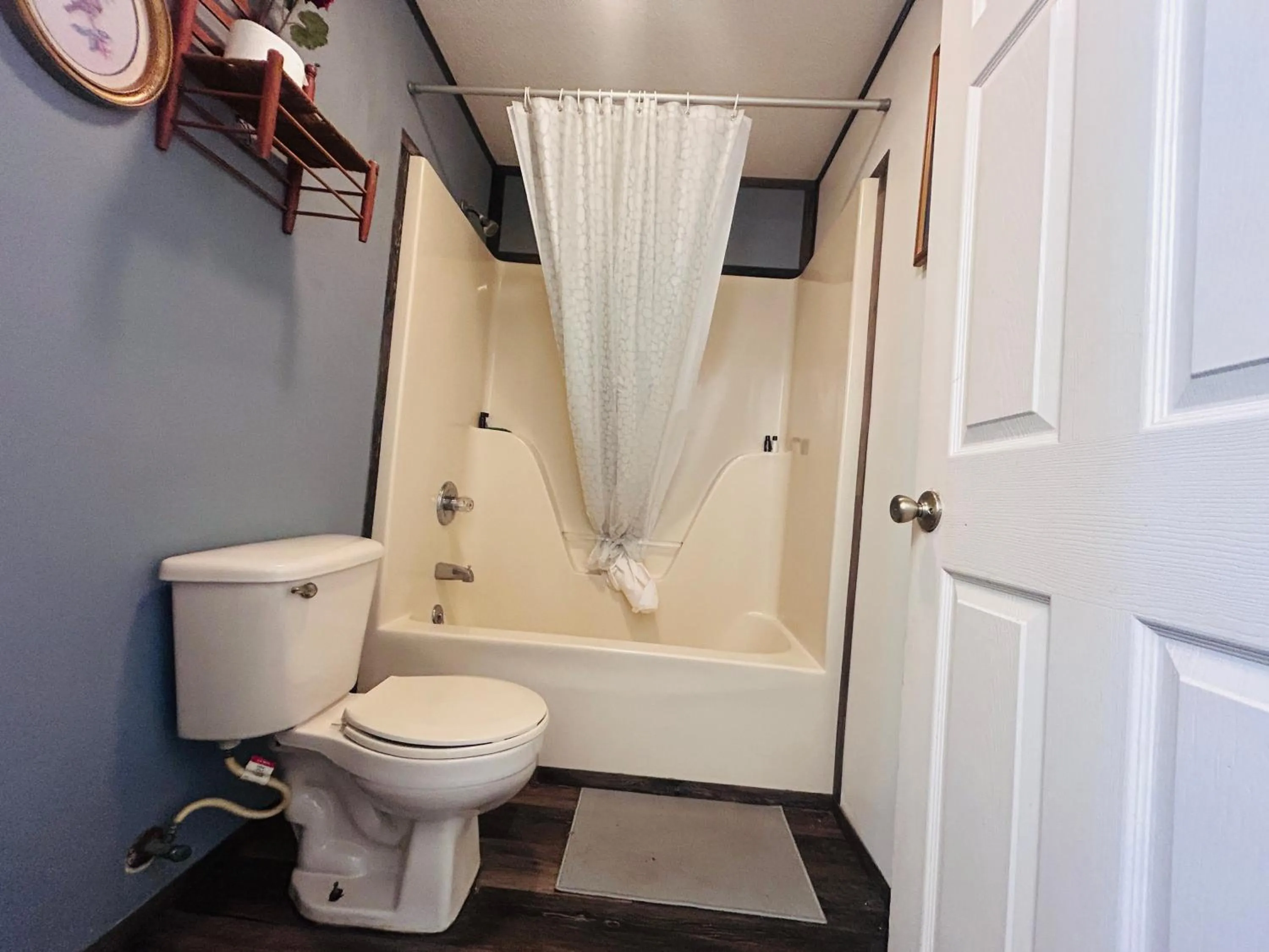 Bathroom in Big South Fork Trail Lodge Stearns