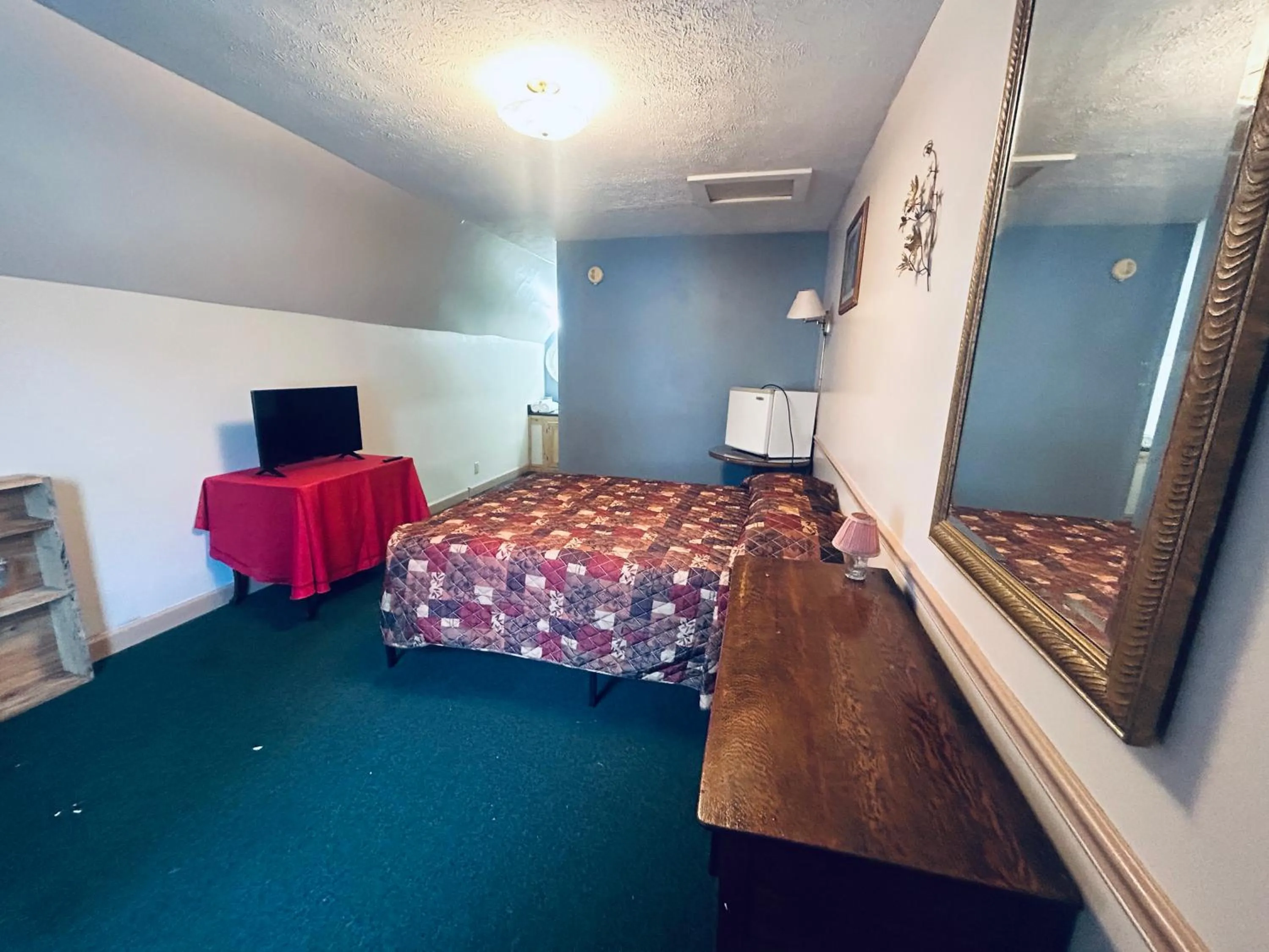 Bedroom in Big South Fork Trail Lodge Stearns