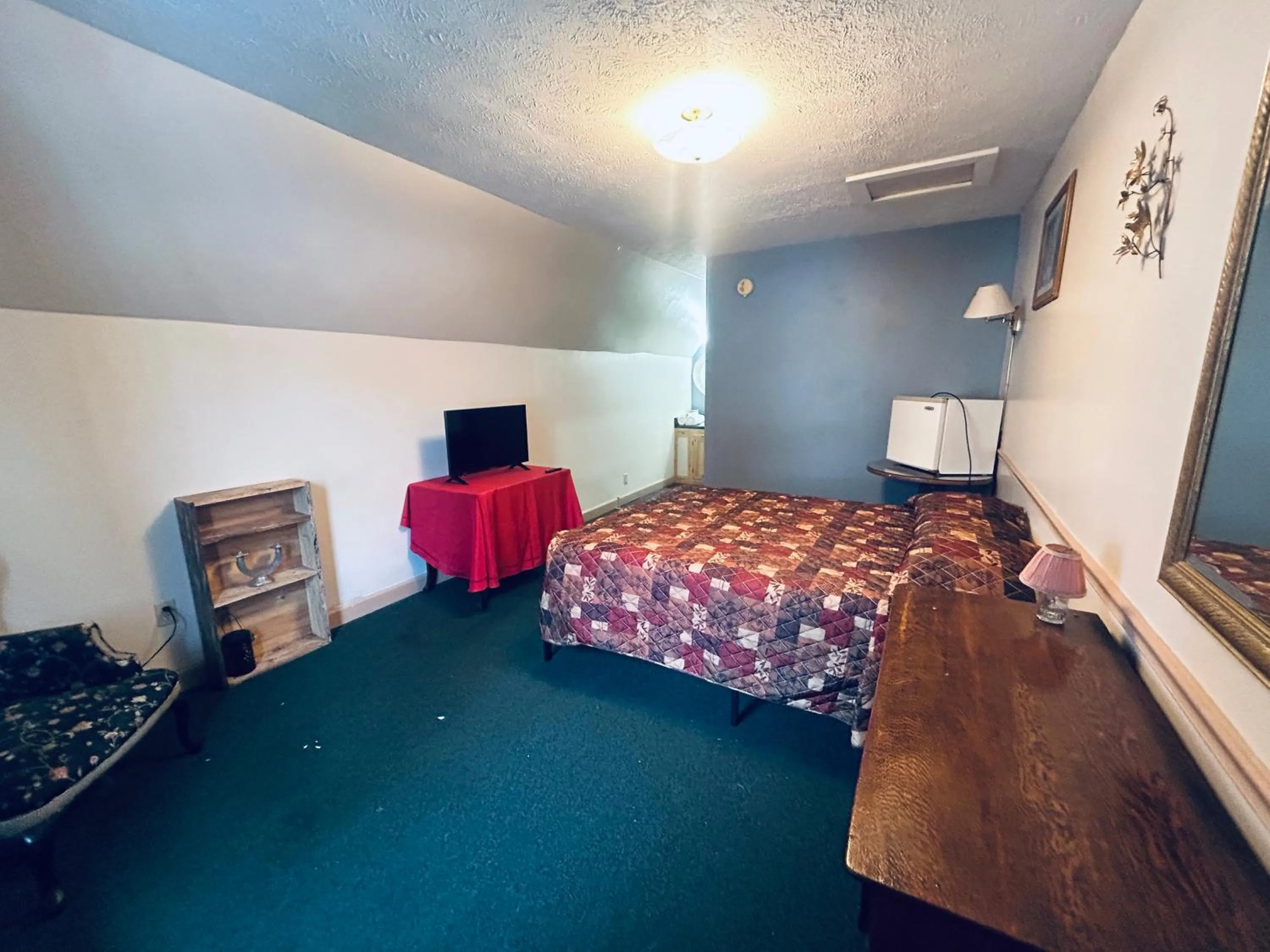 Bedroom in Big South Fork Trail Lodge Stearns