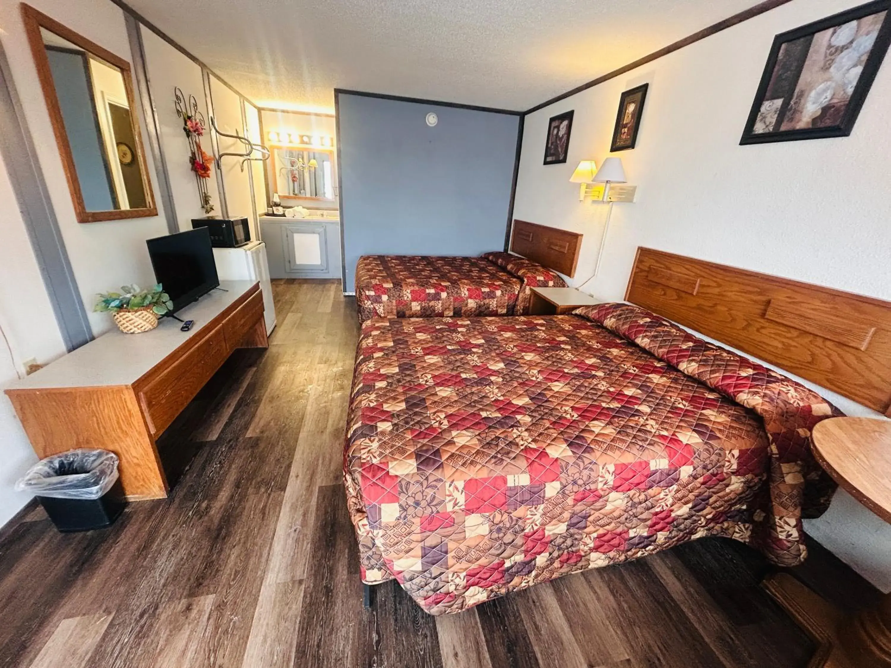 2 Queen Beds Non-Smoking in Big South Fork Trail Lodge Stearns 2 Queen Beds Non-Smoking in Big South Fork Trail Lodge Stearns